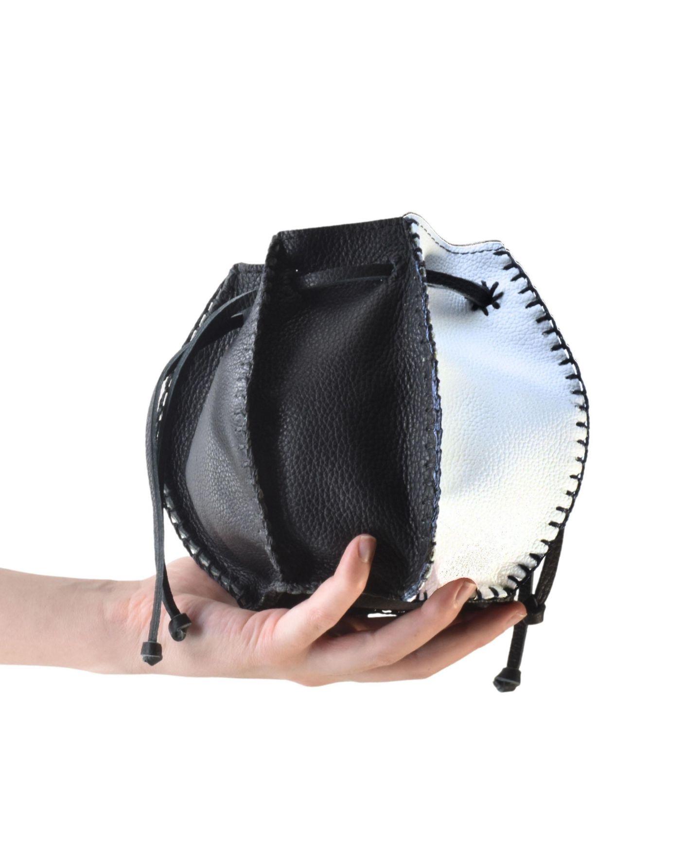 Сумка Carlos Falchi Mini Bucket Leather Pouch, цвет: Чёрный белый — фото 2