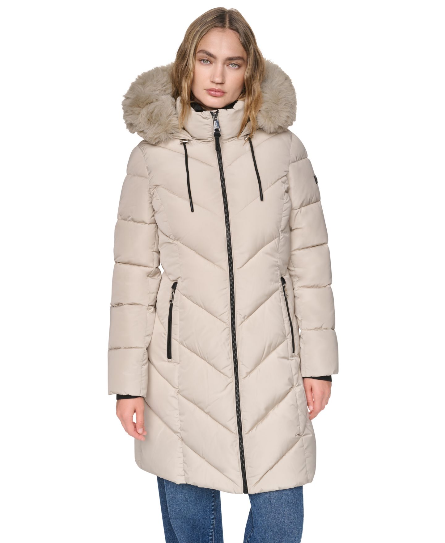 Женская куртка DKNY Walker Length Puffer with Faux Fur Trimmed Hood, цвет: Берёзовый — фото 1