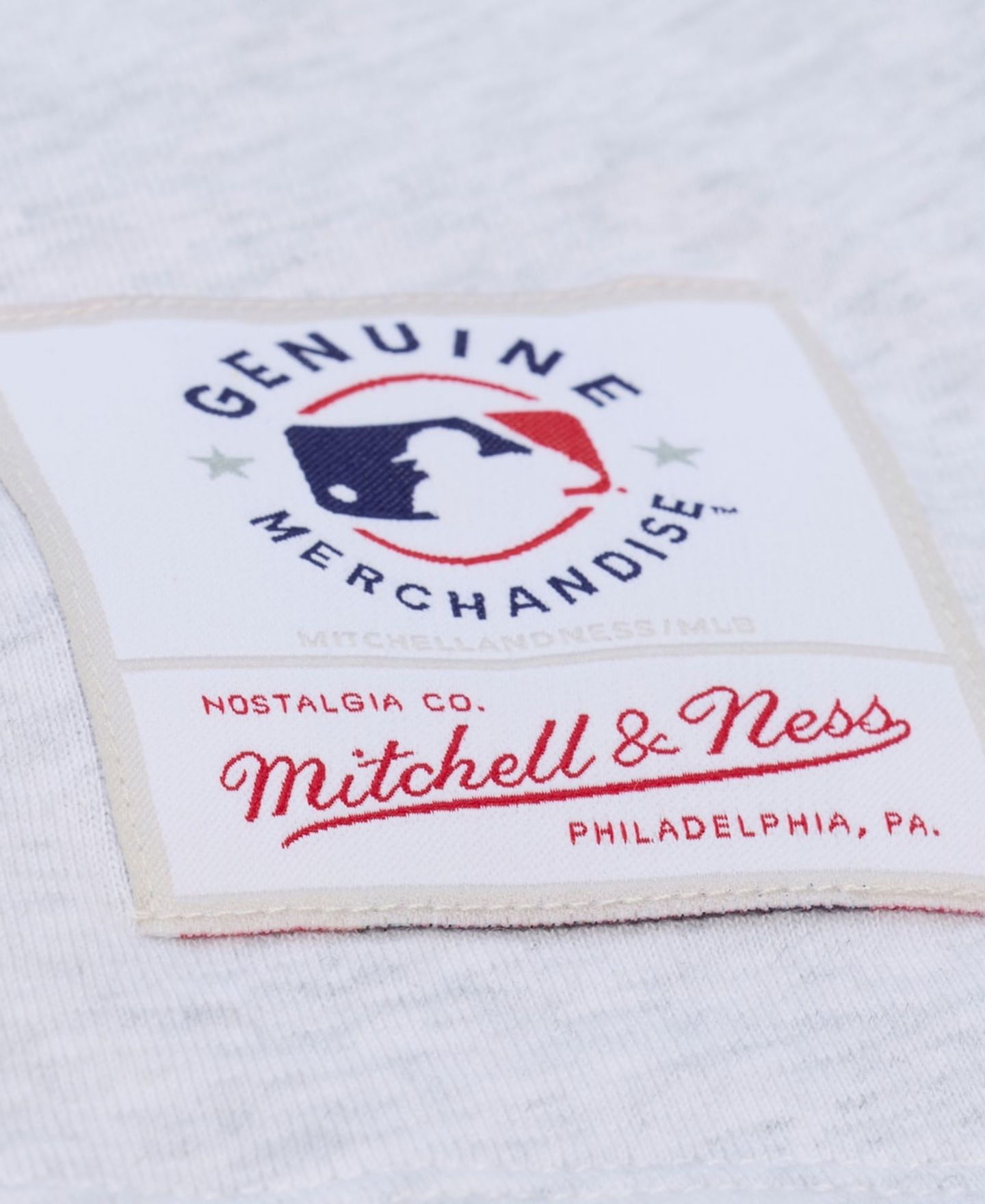 Женская футболка Mitchell & Ness Heather Gray San Francisco Giants Script Cropped Boxy — фото 3
