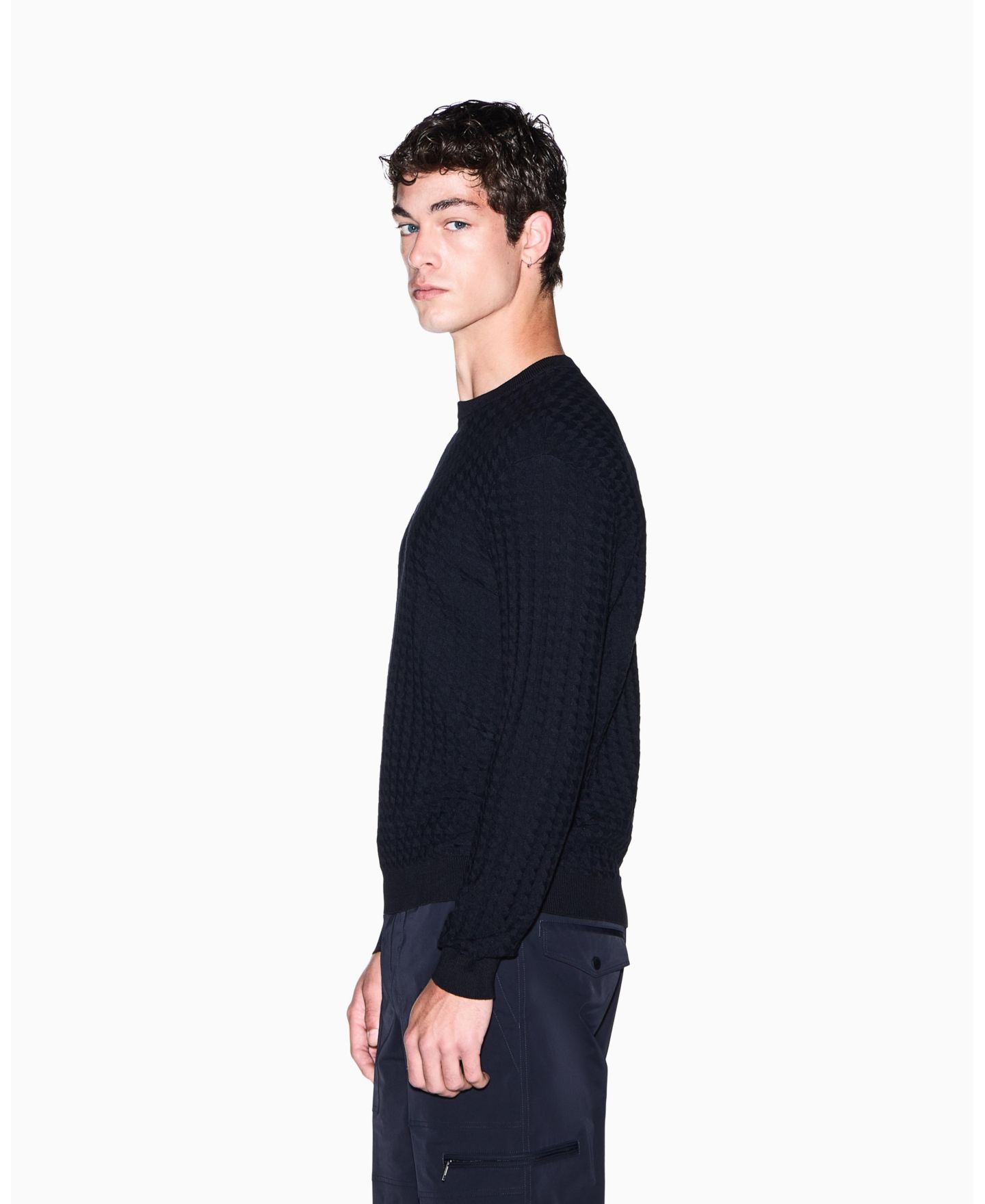 Мужской свитер A|X Armani Exchange Geometric Ribbed Viscose Crewneck, цвет: Глубокий тёмно-синий — фото 7