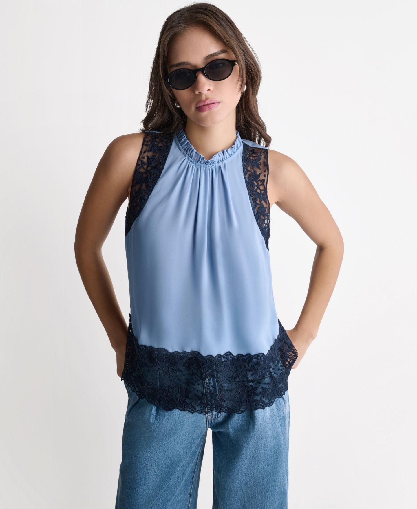 Женский топ BCBG High-Neck Sleeveless Lace Combo Woven, цвет: Варёный — фото 6