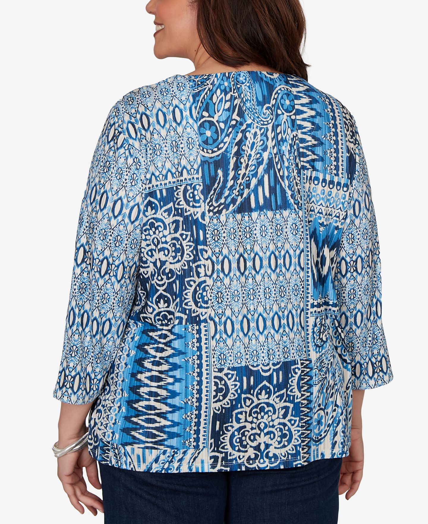 Женский топ Alfred Dunner Plus Size Medallion Navy Patchwork Knit, цвет: Тёмно-синий — фото 5