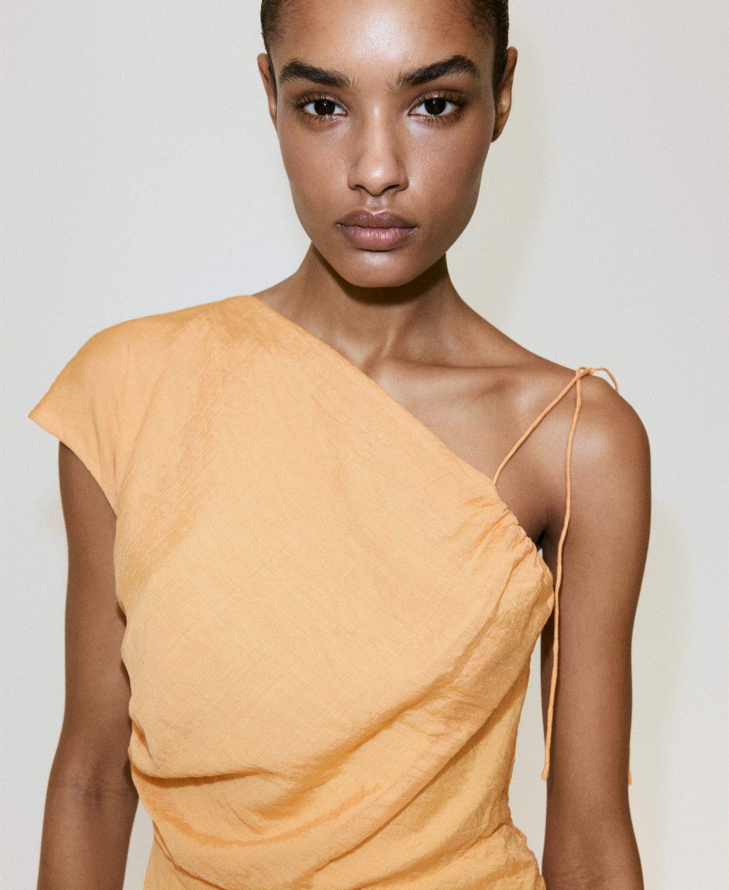 Женское платье Mango Asymmetrical Bow Detail, цвет: Оранжевый — фото 4