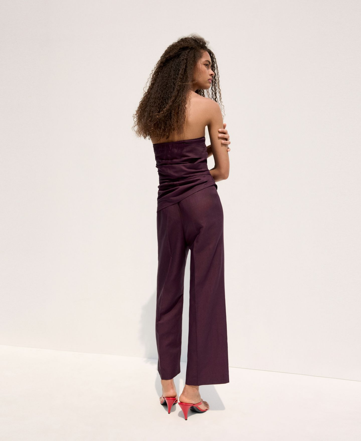 Женский комбинезон MANGO Strapless Linen Jumpsuit, цвет: Винный — фото 3