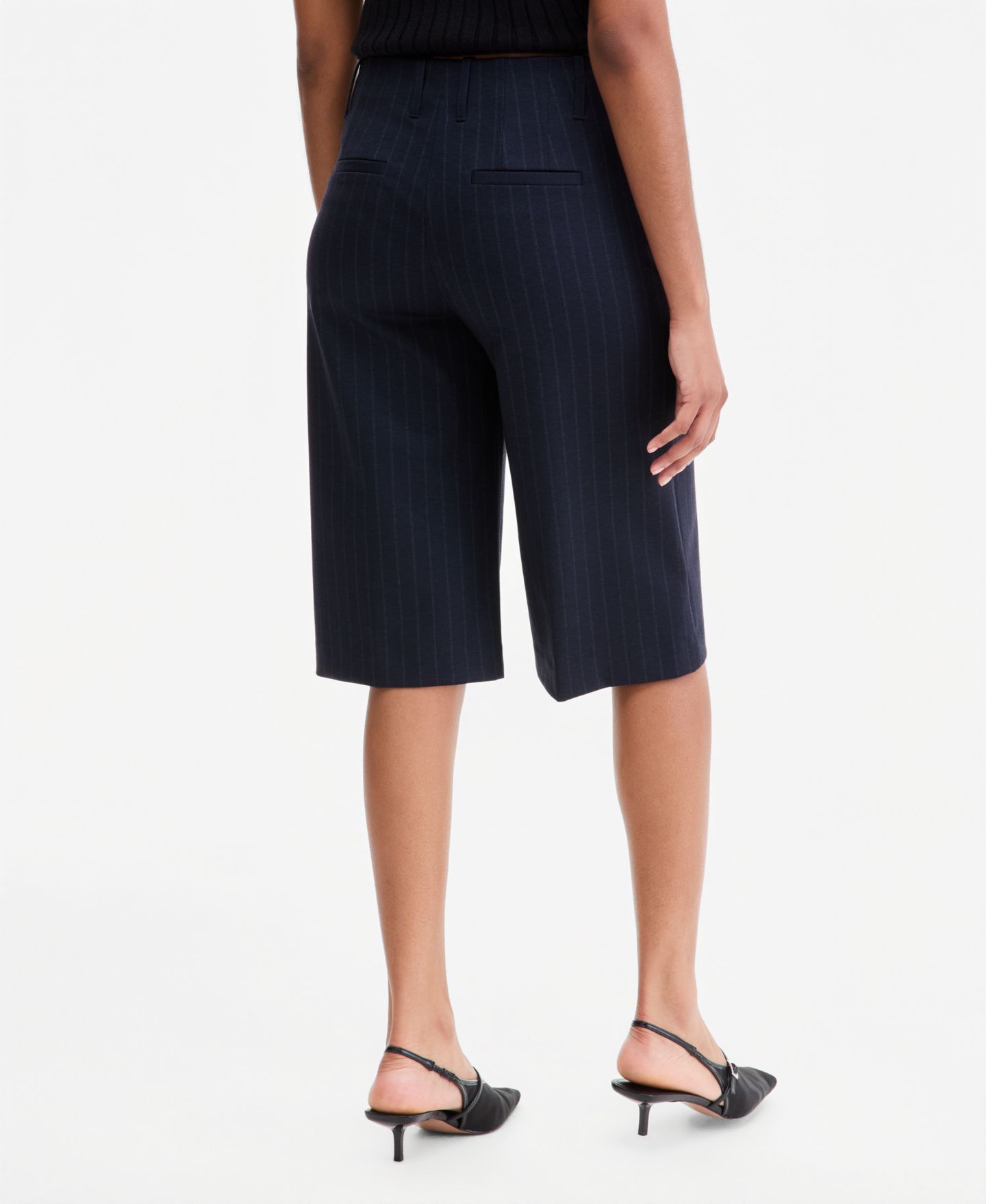 Женские шорты Bar III Pinstripe High-Rise Knee-Length, цвет: Тёмно-синий — фото 4
