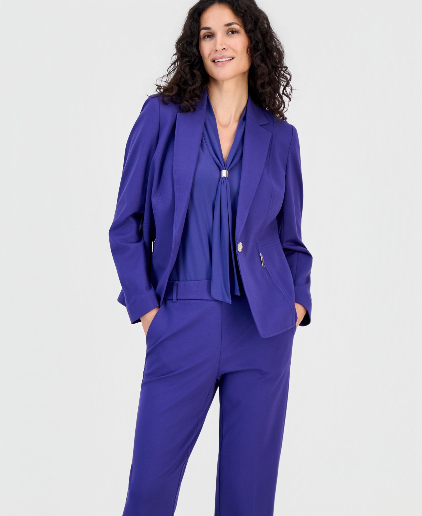 Женские комплекты Kasper Notch-Collar Blazer, Tie-Neck Sleeveless Blouse & Audrey Pull-On Straight-Leg Pants, цвет: Чёрный — фото 3
