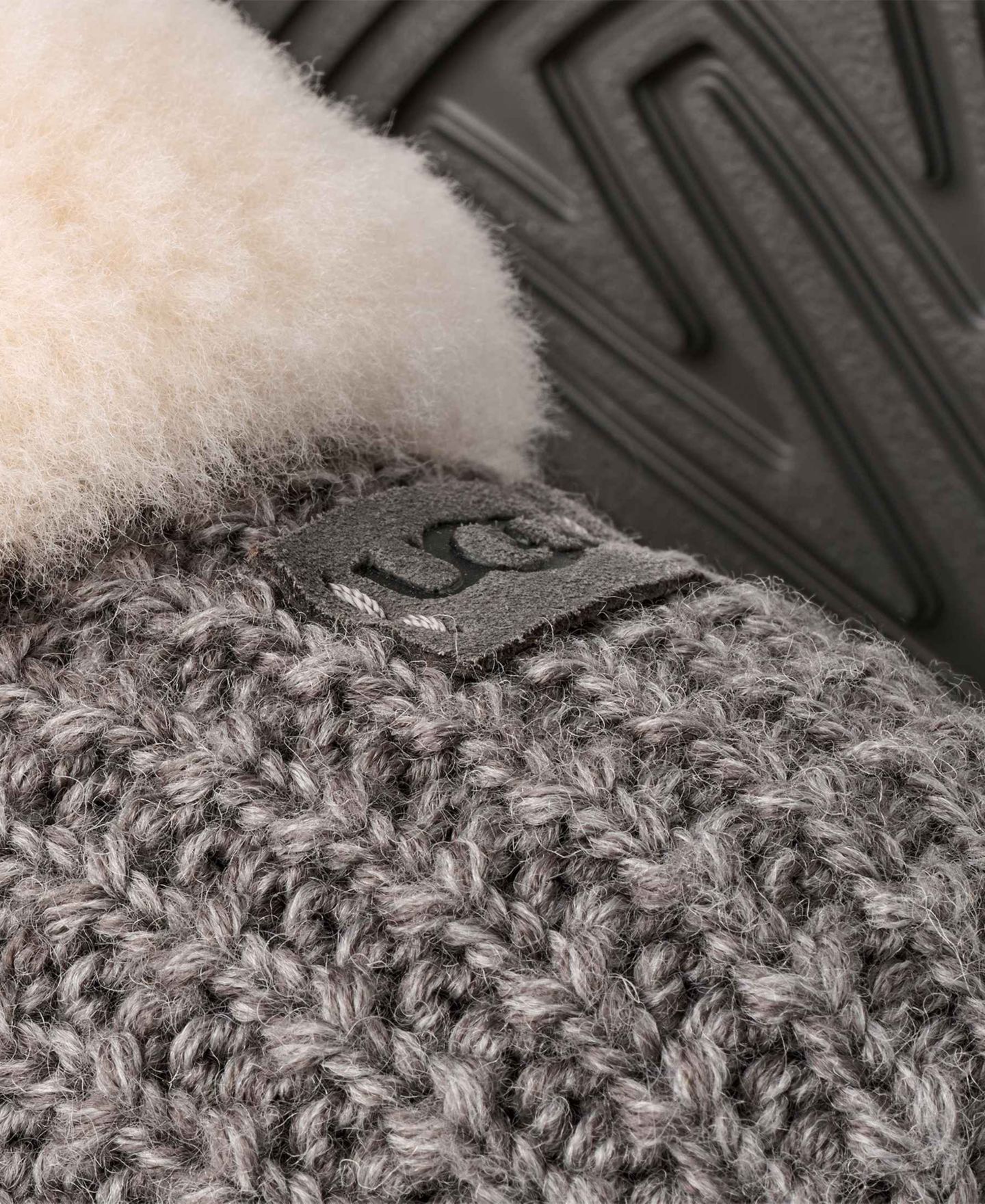 Тапочки UGG® Cozy II Knit Slip-On Slippers для девочек, цвет: Угольный — фото 6