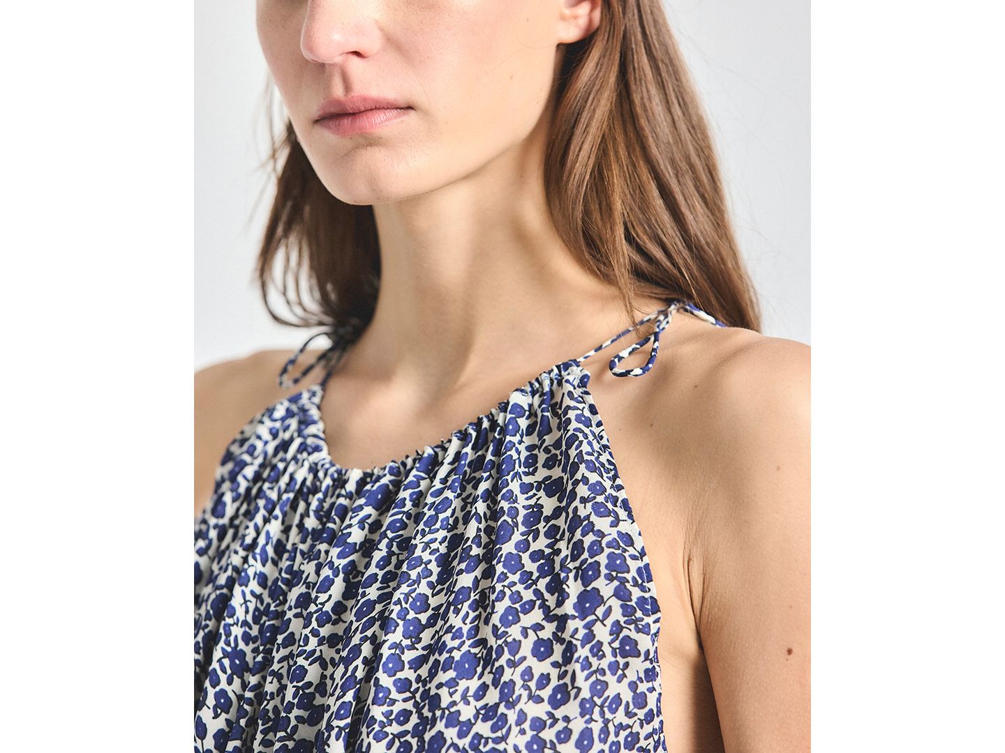 Женский топ Derek Lam 10 Crosby Avery Floral Print Smocked Sleeveless, цвет: Зефирный / Тёмно-синий — фото 3