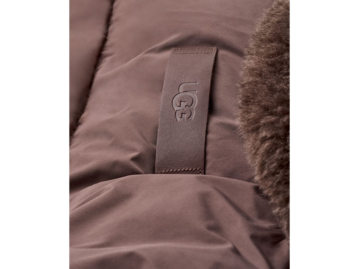 Женская куртка UGG® Wylda Oversized-Fit Shawl Collar Puffer, цвет: Кедровый — фото 2