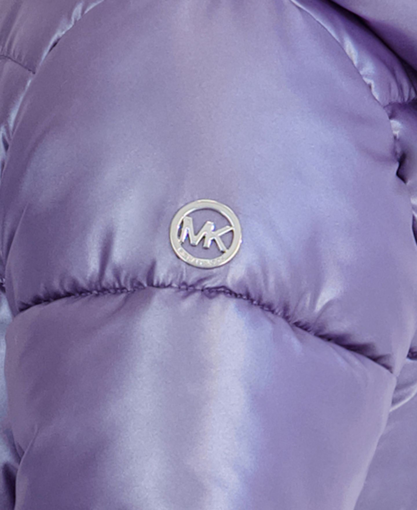 Куртка Michael Kors Pearlized Peplum Long-Sleeve Puffer Jacket для девочек-малышей, цвет: Dark Iris — фото 3