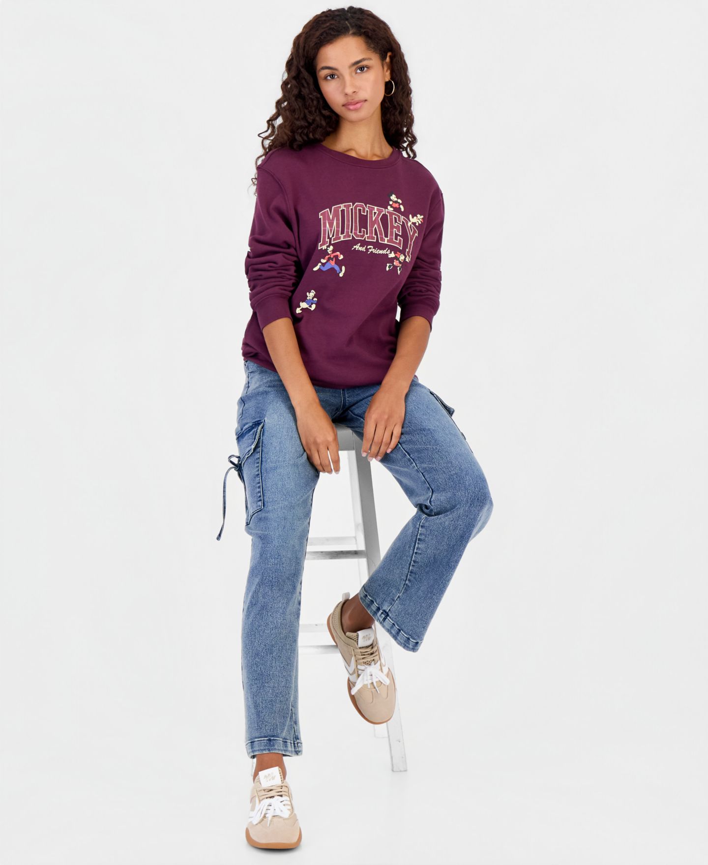 Женские толстовки Disney Juniors' Mickey & Friends Fleece Crewneck, цвет: Винный — фото 3
