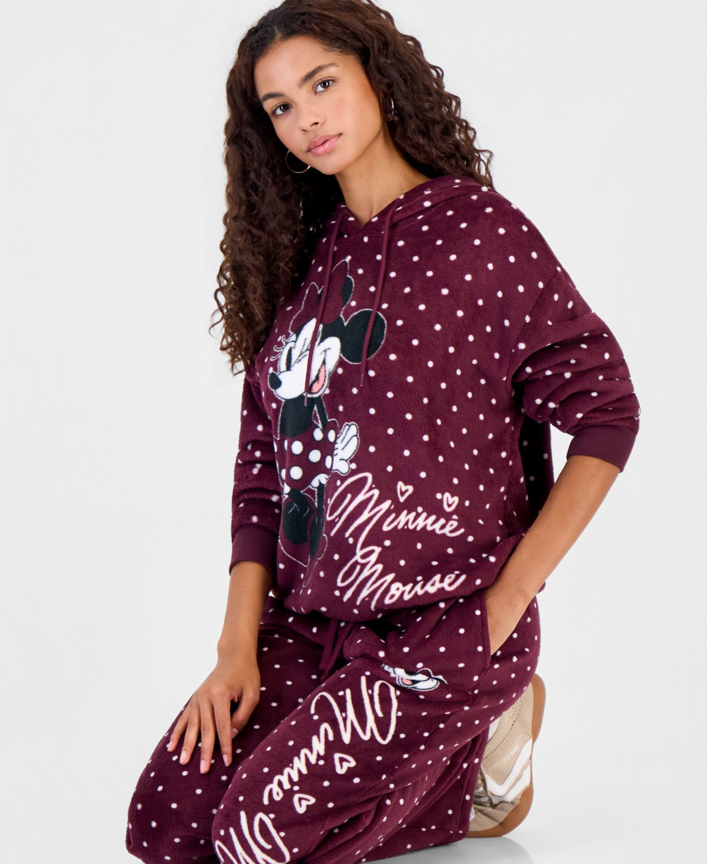 Женский свитер Disney Juniors' Minnie Woobie Graphic Polka-Dot Fleece Pullover, цвет: Винный — фото 2