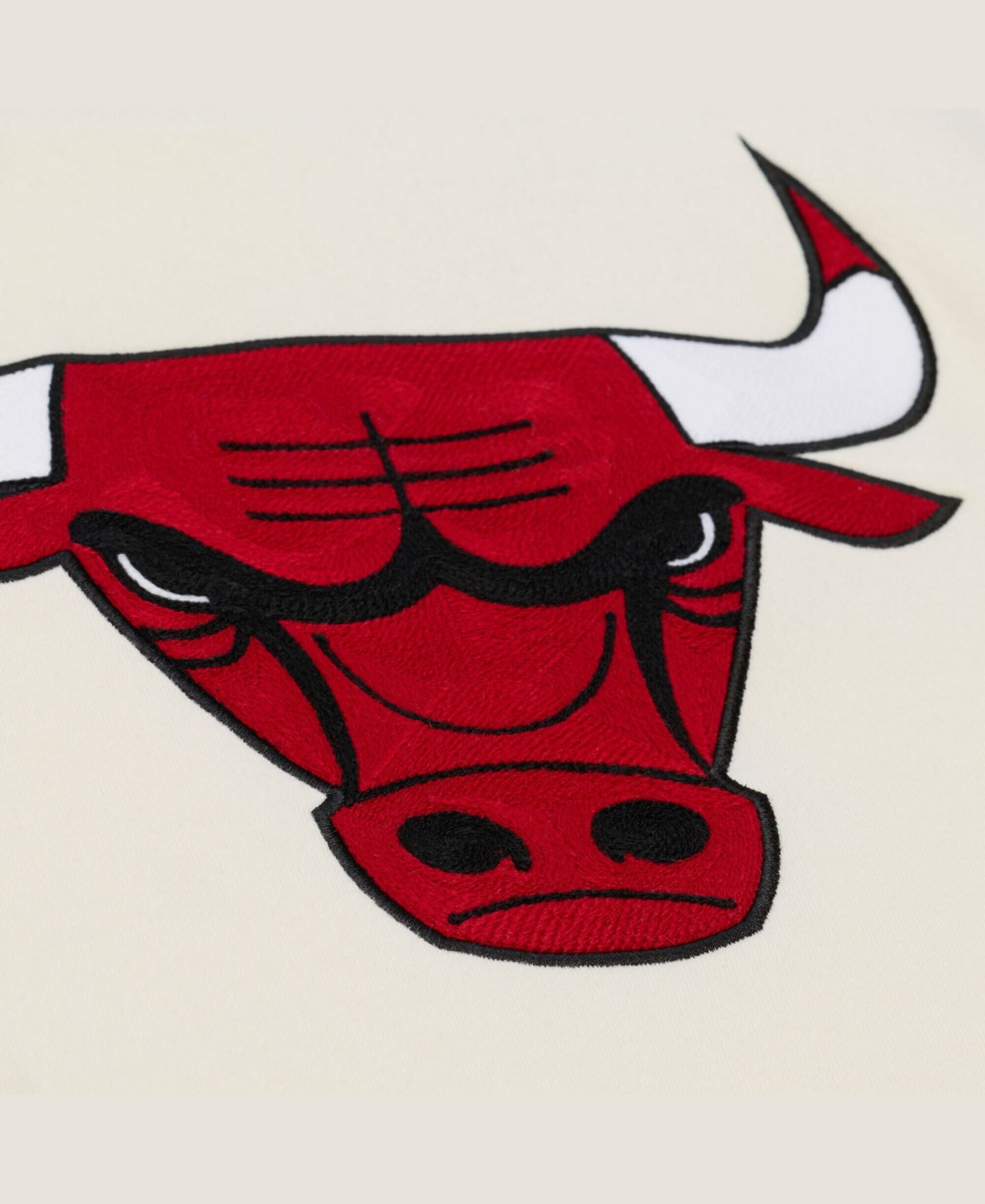 Мужское худи Mitchell & Ness Cream Chicago Bulls Hardwood Classics Chainstitch Premium Fleece — фото 4