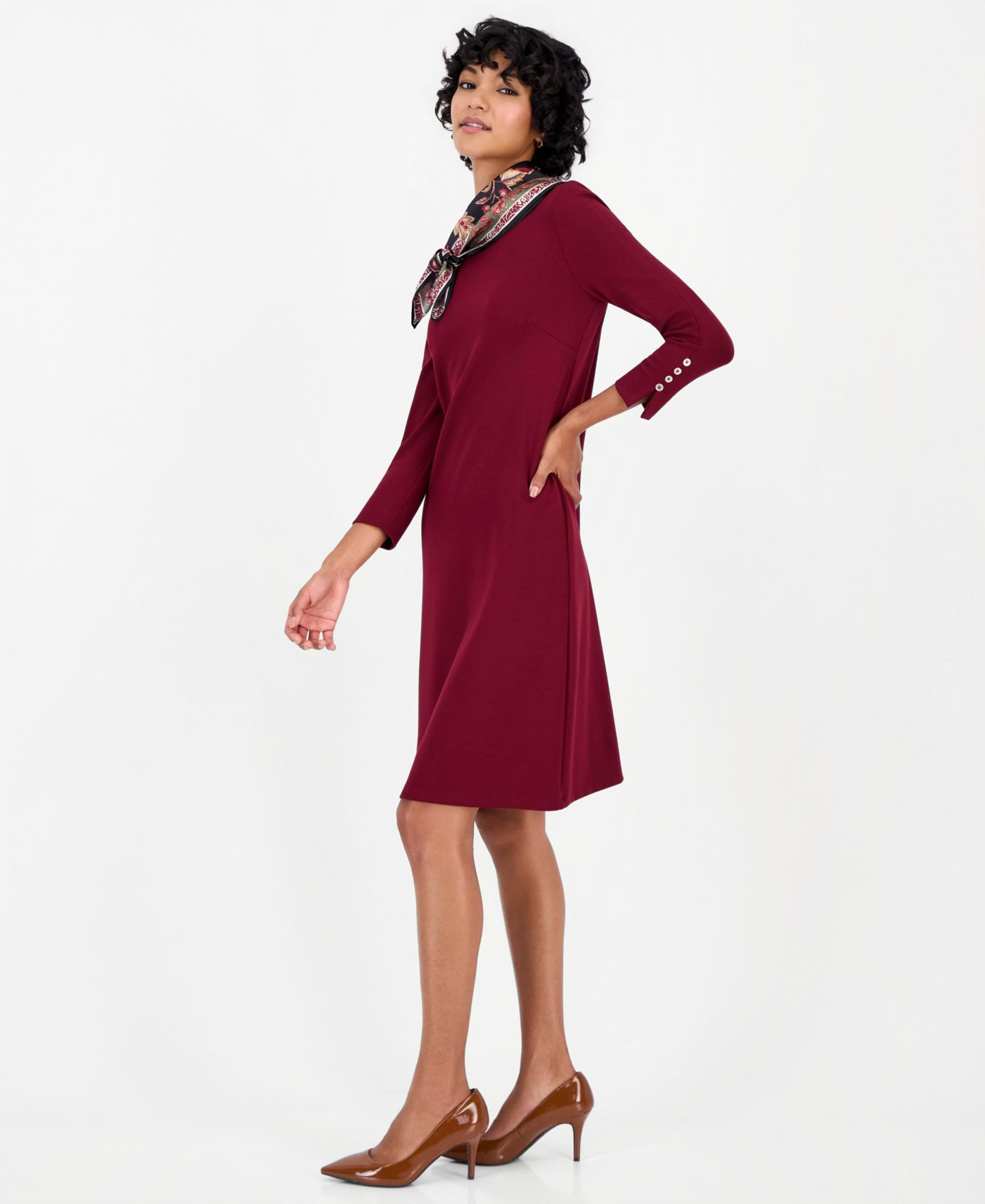 Женское платье Jones New York Petite 3/4-Sleeve Midi with Combo Scarf, цвет: Винный — фото 3