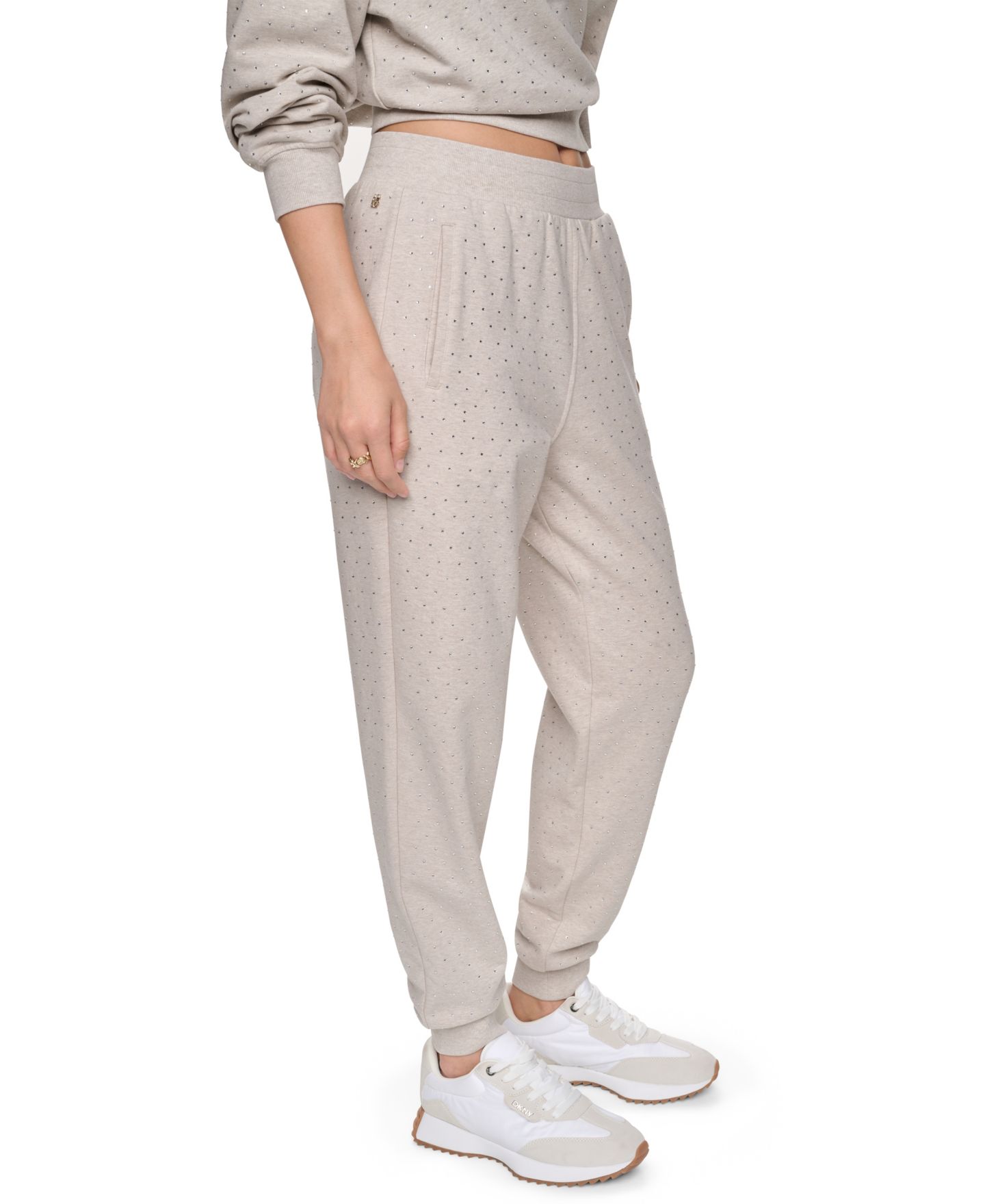 Женские брюки DKNY Jeans High-Rise Rhinestone Pull-On Jogger, цвет: Меланжевый / Прозрачный — фото 3