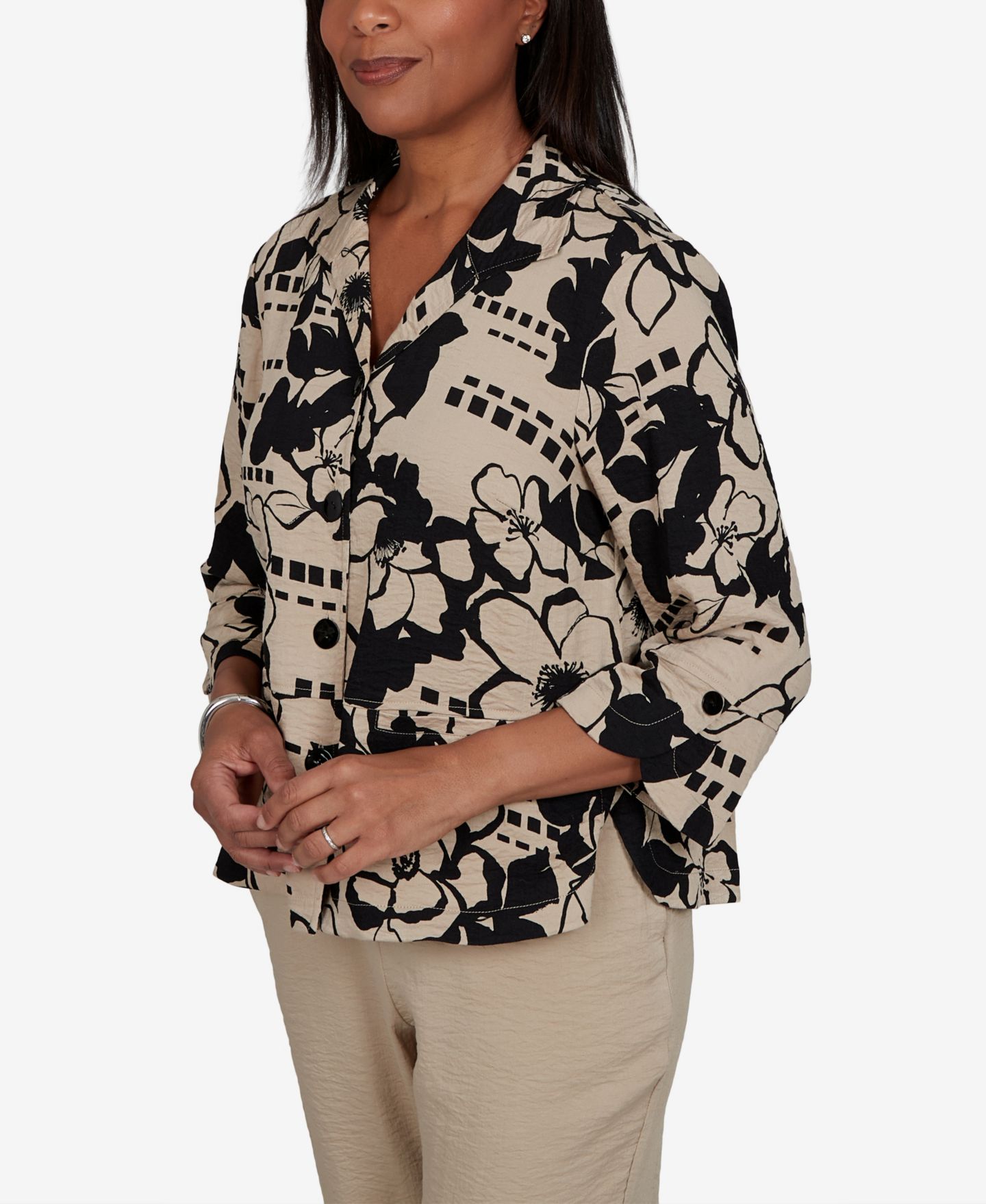Женский топ Alfred Dunner Travel Advisory Geo Floral Button Front, цвет: Пшеничный — фото 2