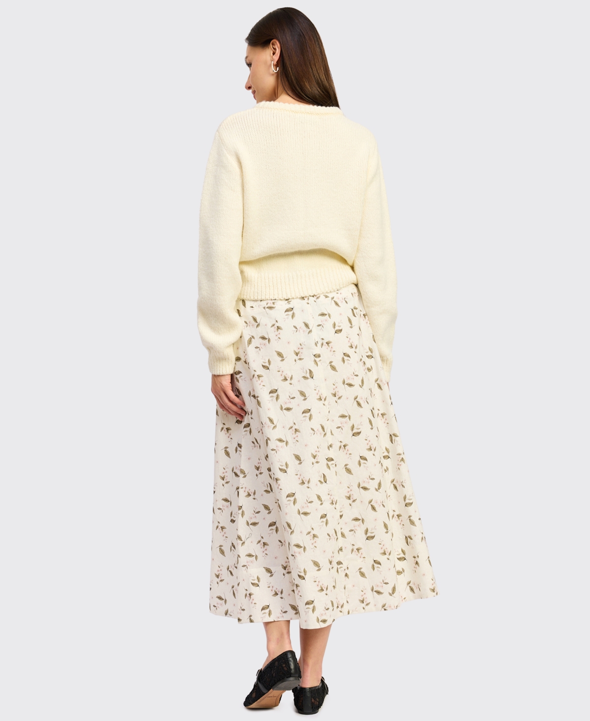 En Saison Women's Round Neck Button-Front Sweater