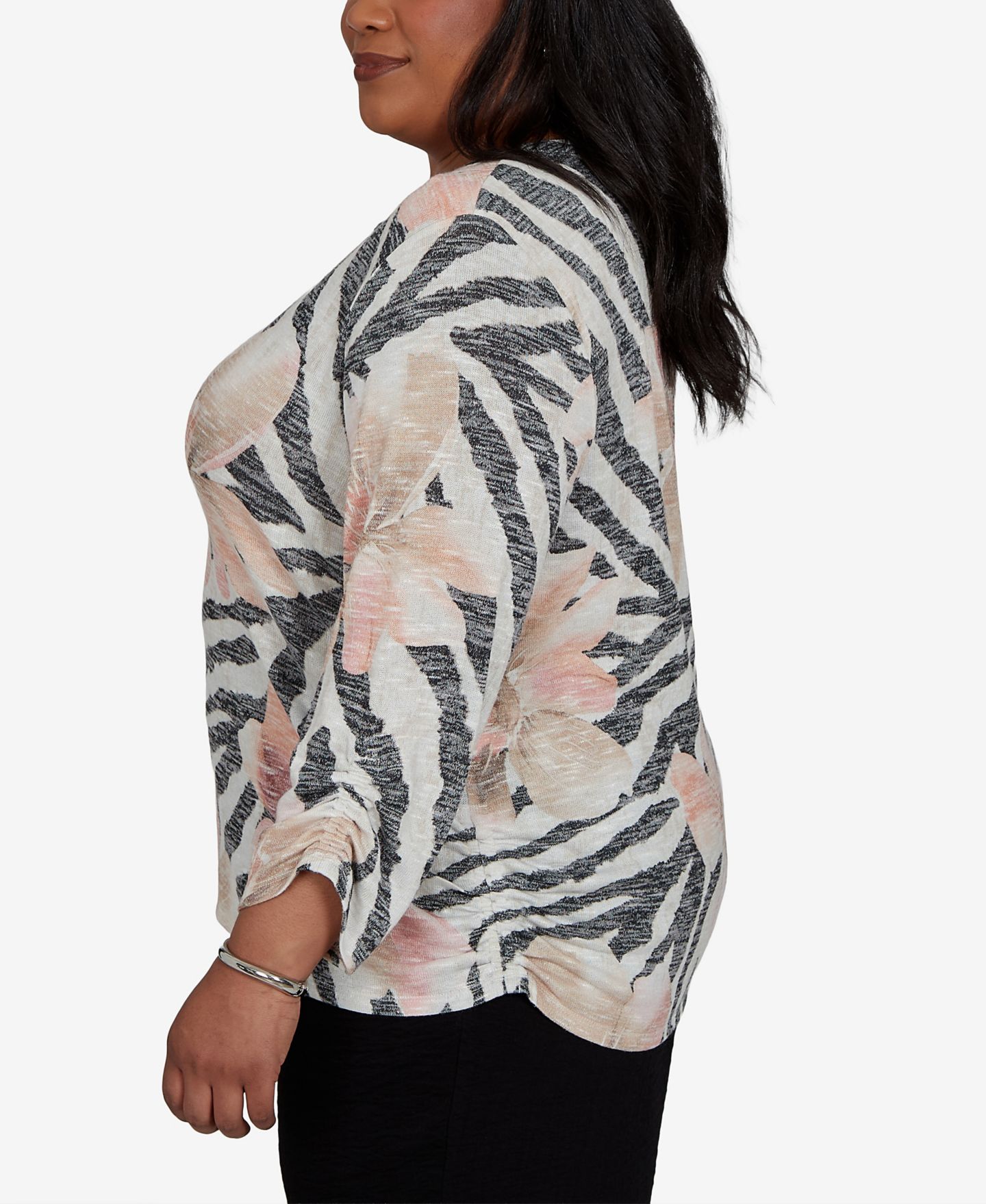 Женский топ Alfred Dunner Plus Size Travel Advisory Animal Floral 3/4 Sleeve Henley, цвет: Нейтральный разноцветный — фото 3