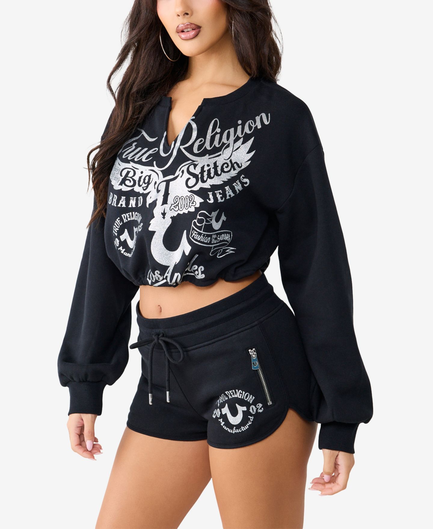 Женский свитер True Religion V-Notch Pullover Cropped Long-Sleeve Print Top, цвет: Угольно-чёрный — фото 2
