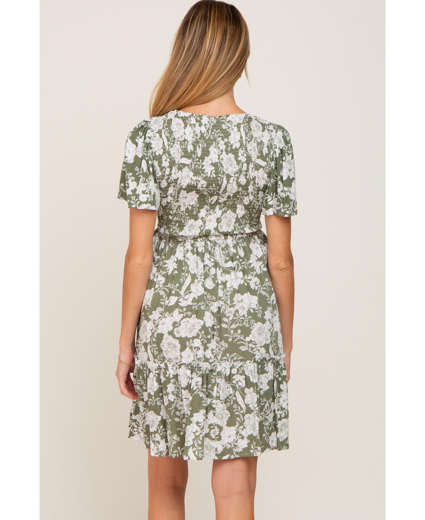 Женское платье Pinkblush Maternity Floral Smocked Ruffle, цвет: Светлый оливковый — фото 5