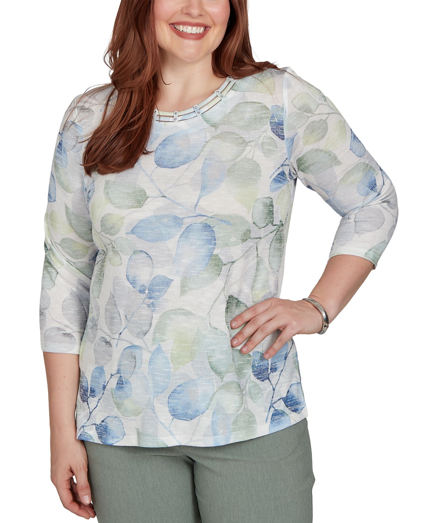 Женский топ Alfred Dunner Petite Provence Watercolor Leaf Print 3/4 Sleeve, цвет: Синий разноцветный — фото 7