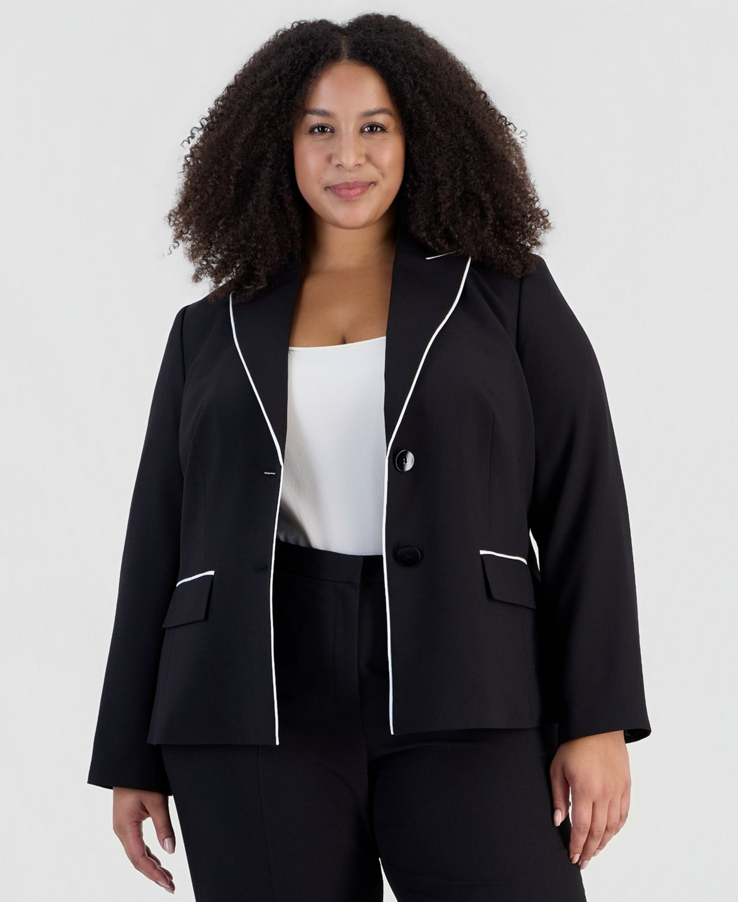 Женский комплект Le Suit Plus Size Kate Two-Button Contrast Piping Jacket and Pants, 2-Piece Suit, цвет: Чёрный / Ванильный ледяной — фото 2
