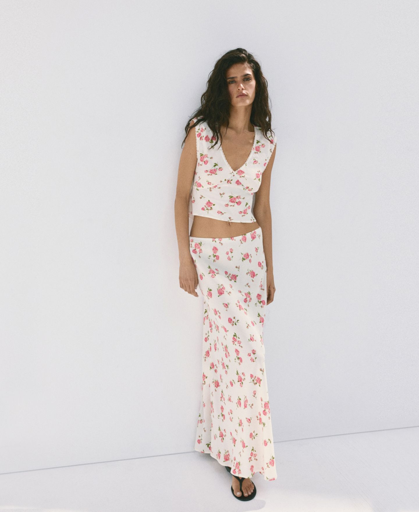 Женская блузка Mango Floral V-Neck Sleeveless Lace, цвет: Чёрный — фото 2