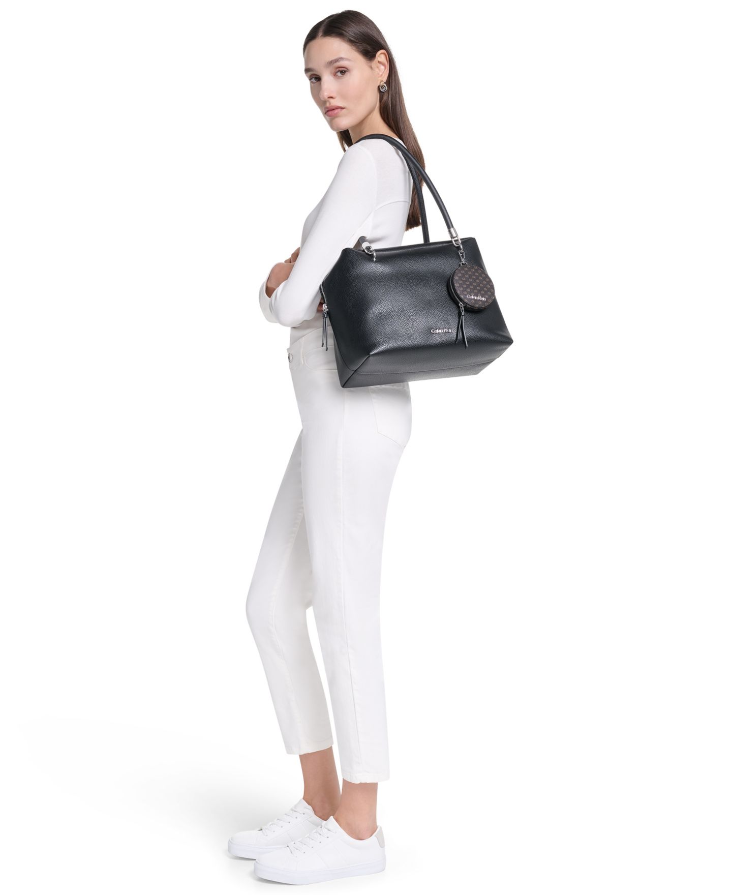 Женская сумка Calvin Klein Waverly Zip-Top Extra-Large Camera Handbag, цвет: Чёрный / Серебряный — фото 7