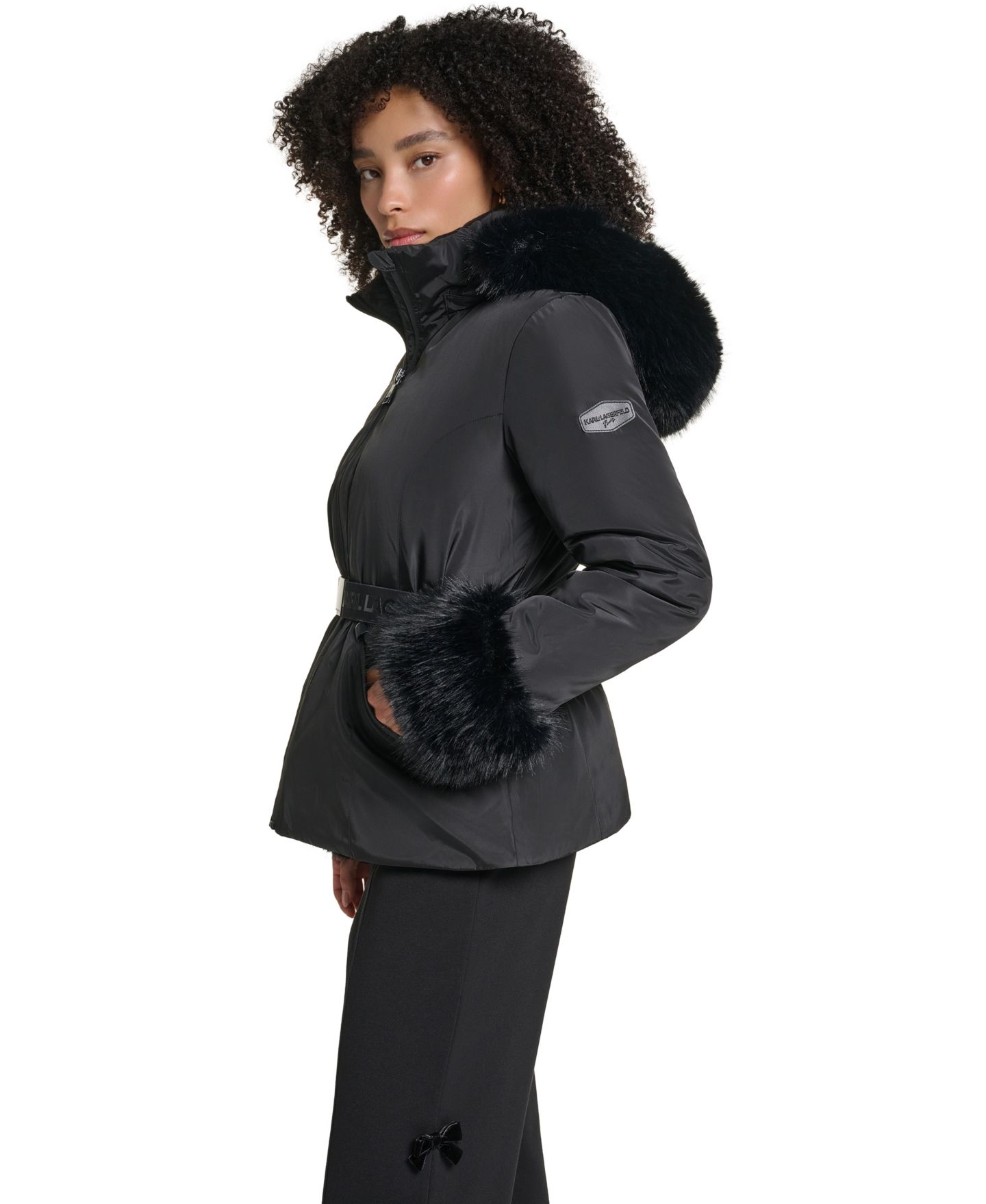 Женская куртка KARL LAGERFELD PARIS Faux-Fur Trim Cuff and Hood Belted Puffer, цвет: Чёрный — фото 3