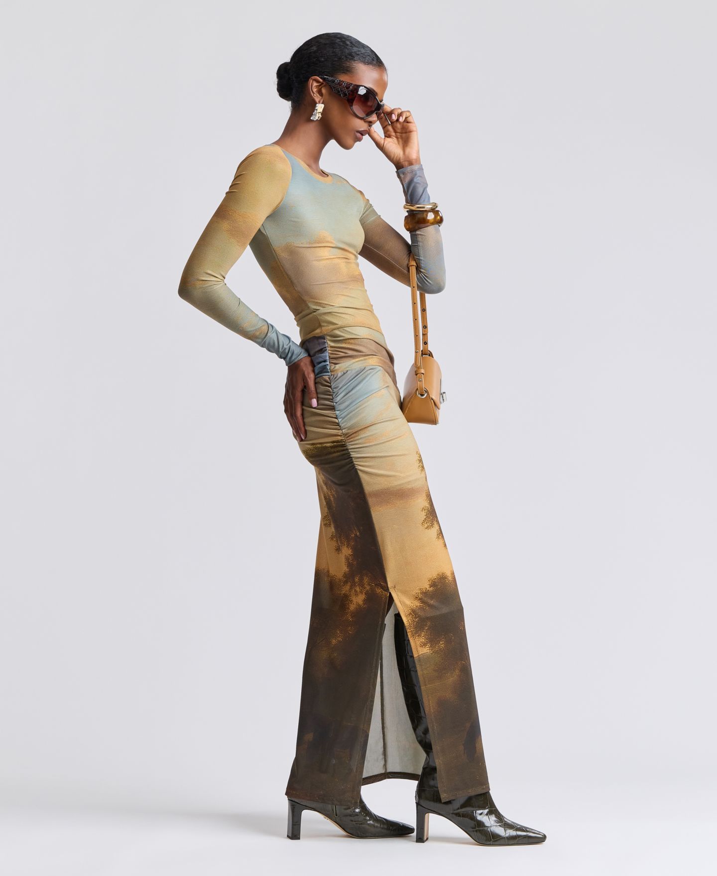 Женское платье Avec Les Filles Scoop Neck Long-Sleeve Shirred Waist Maxi, цвет: Landscape Mural — фото 7