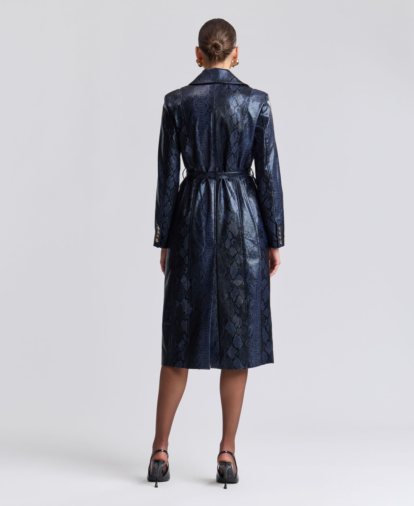 Женское пальто Avec Les Filles Center Front Belted Python-Print Faux Leather Trench, цвет: Тёмно-синий — фото 8