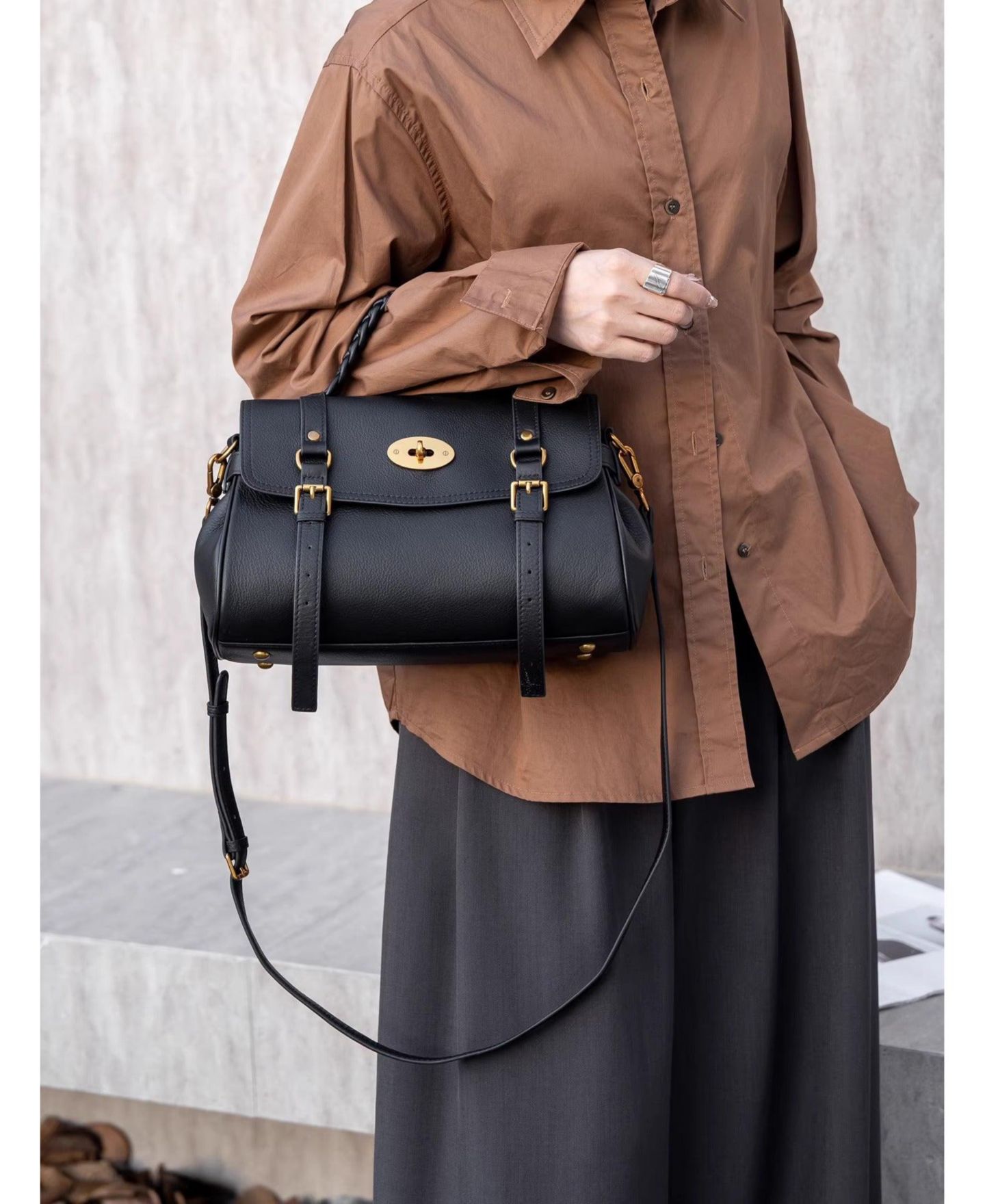 Женская сумка SUSU Lore Genuine Leather Heritage Satchel, Top Handle Crossbody Shoulder Purse, Turn Lock Flap Messenger Work Handbag, цвет: Чёрный / Оникс чёрный — фото 3