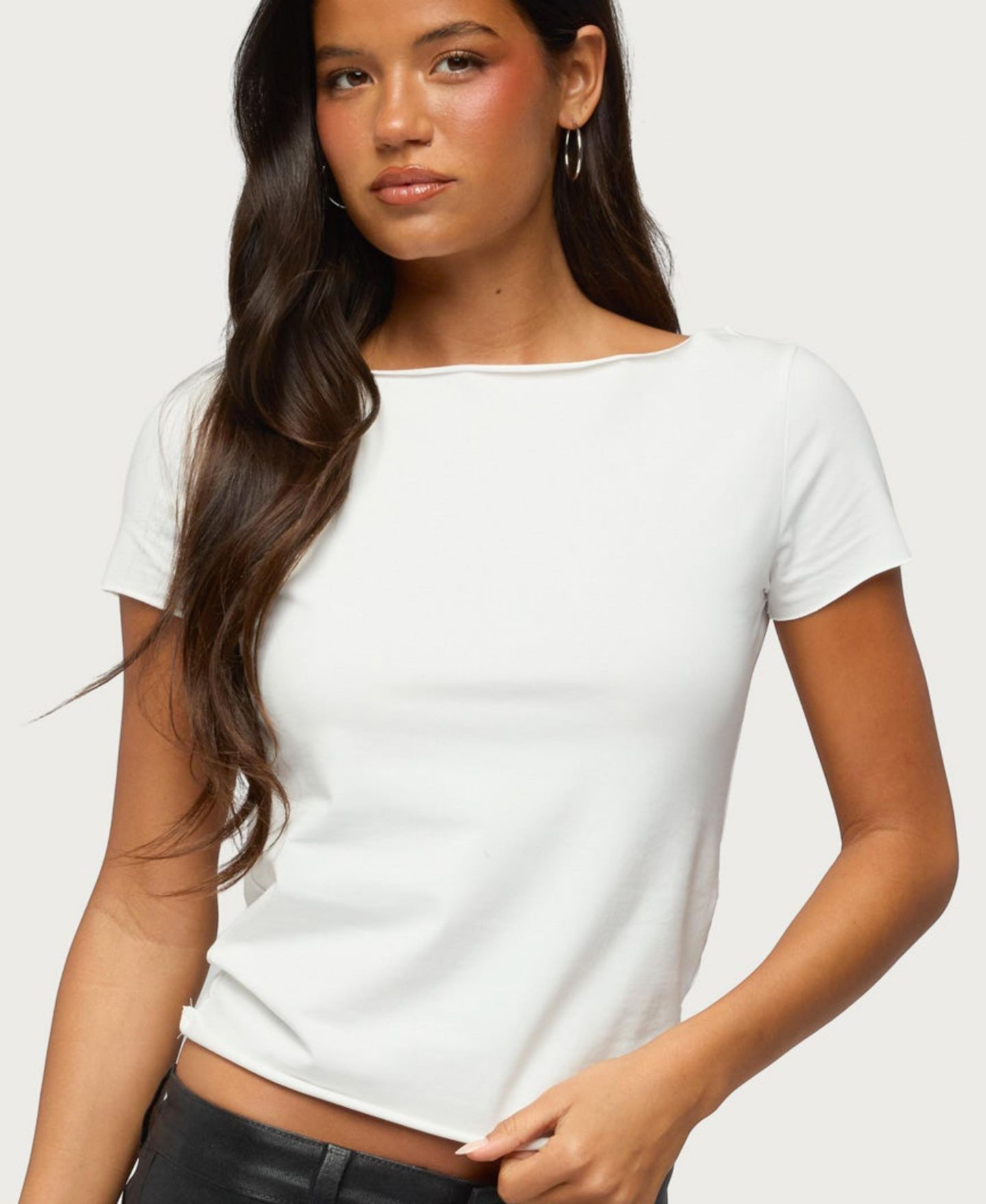 Женский топ Edikted Rea Shredded-Cutout Lace Boat Neck, цвет: Белый чёрный — фото 1
