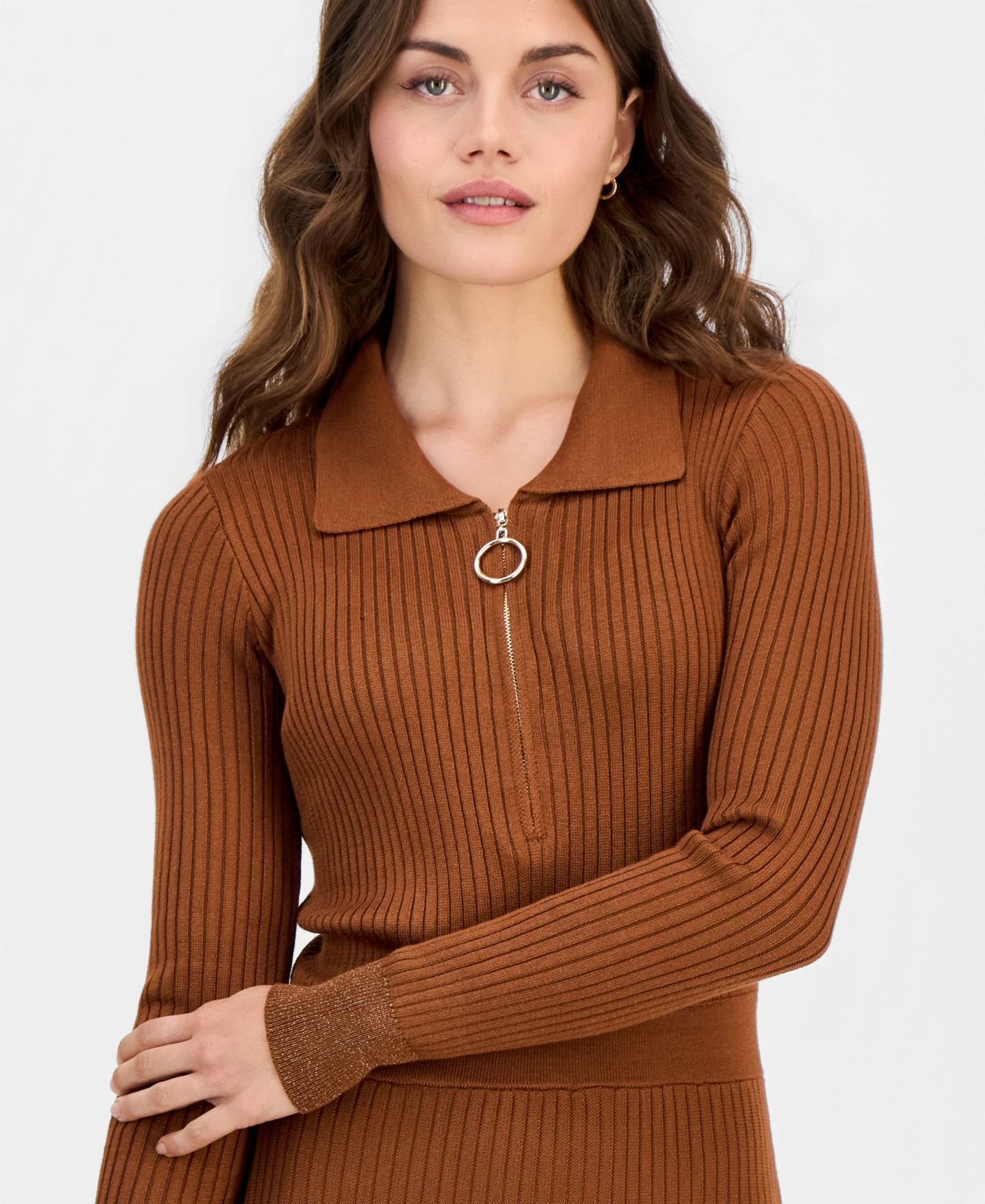 Женское платье Robbie Bee Lurex Ribbed-Knit Zip-Front Midi, цвет: Золотой — фото 4