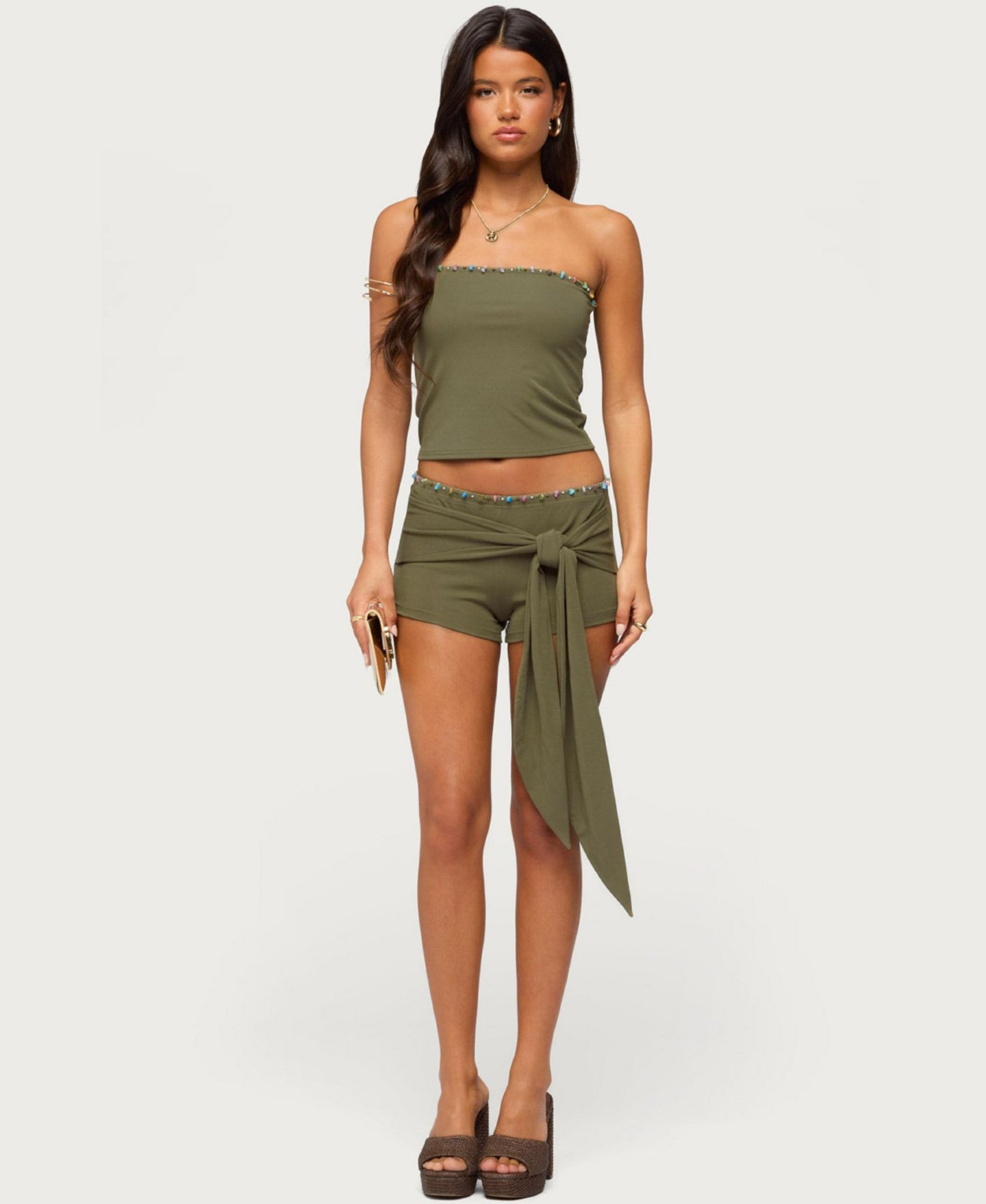 Женские шорты Edikted Monroah Beaded Low-Rise, 2" Inseam, цвет: Оливковый — фото 5