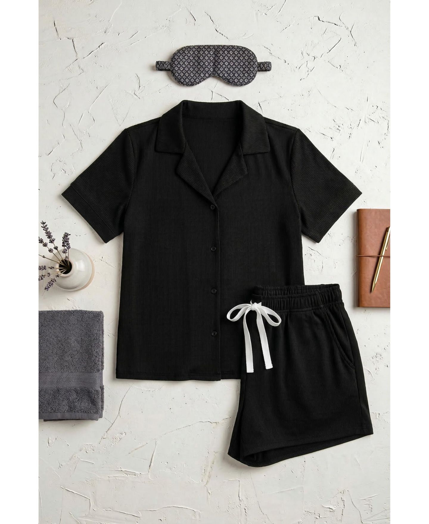 Женские пижамы Badgley Mischka Women's Yummy Ribbed Jersey-Knit Notch Collar Button-Up Top and Shorts Pajama Set, цвет: Чёрный — фото 4