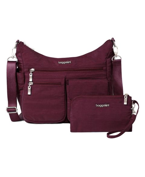 Женская сумка Baggallini Modern Everywhere Small Wristlet with Crossbody Handbag, цвет: Jam