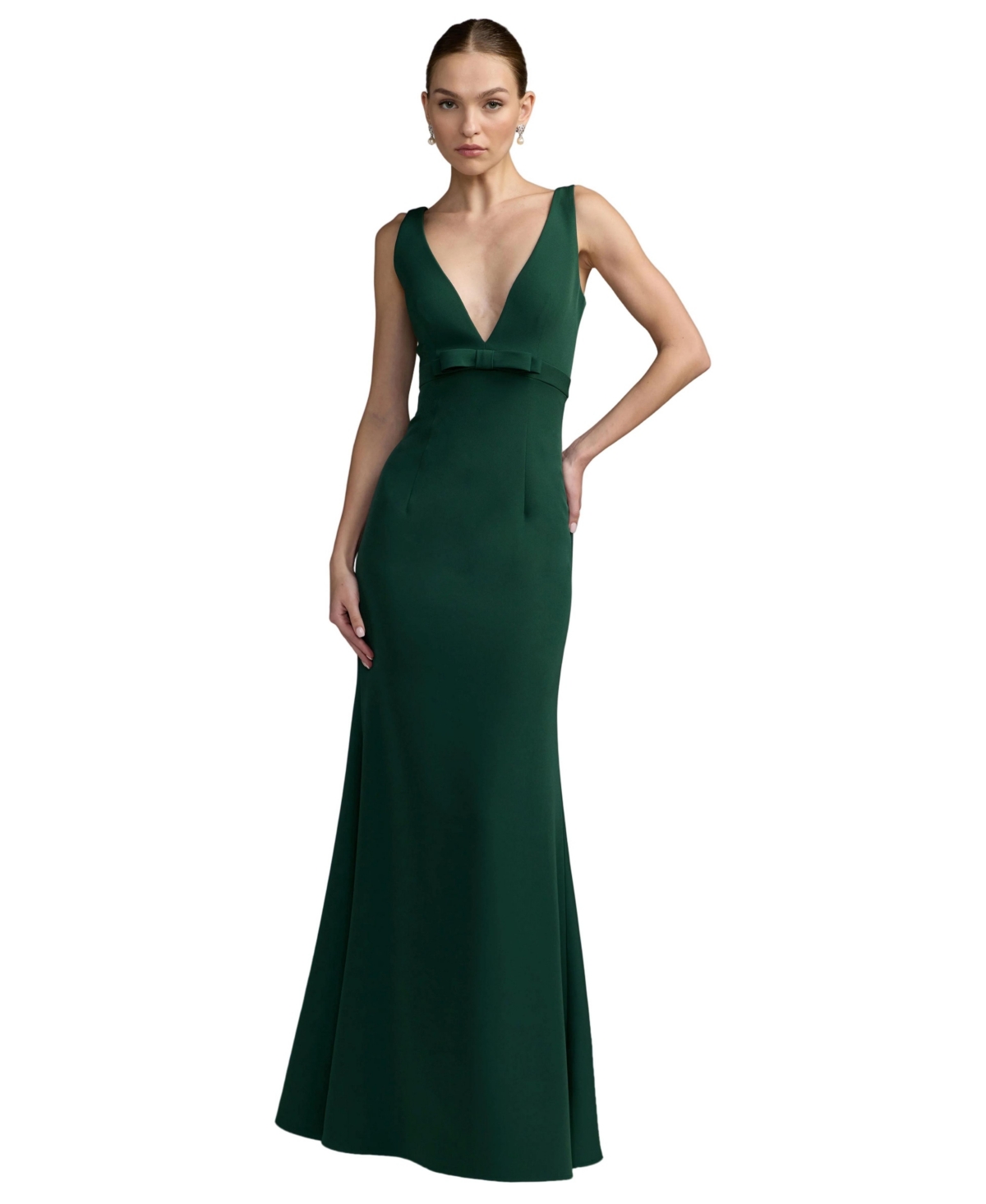 Ieena for Mac Duggal - Petite Emerald Crepe V-Neck Mermaid Gown With Bow - US 14P