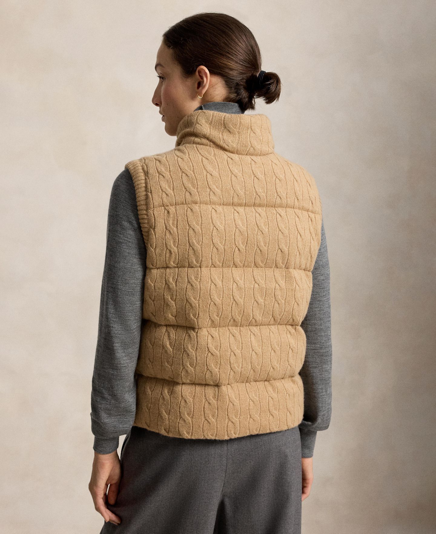 Женский жилет Polo Ralph Lauren Carly Cable-Knit Wool-Cashmere Sleeveless Vest, цвет: Верблюжий меланжевый — фото 4