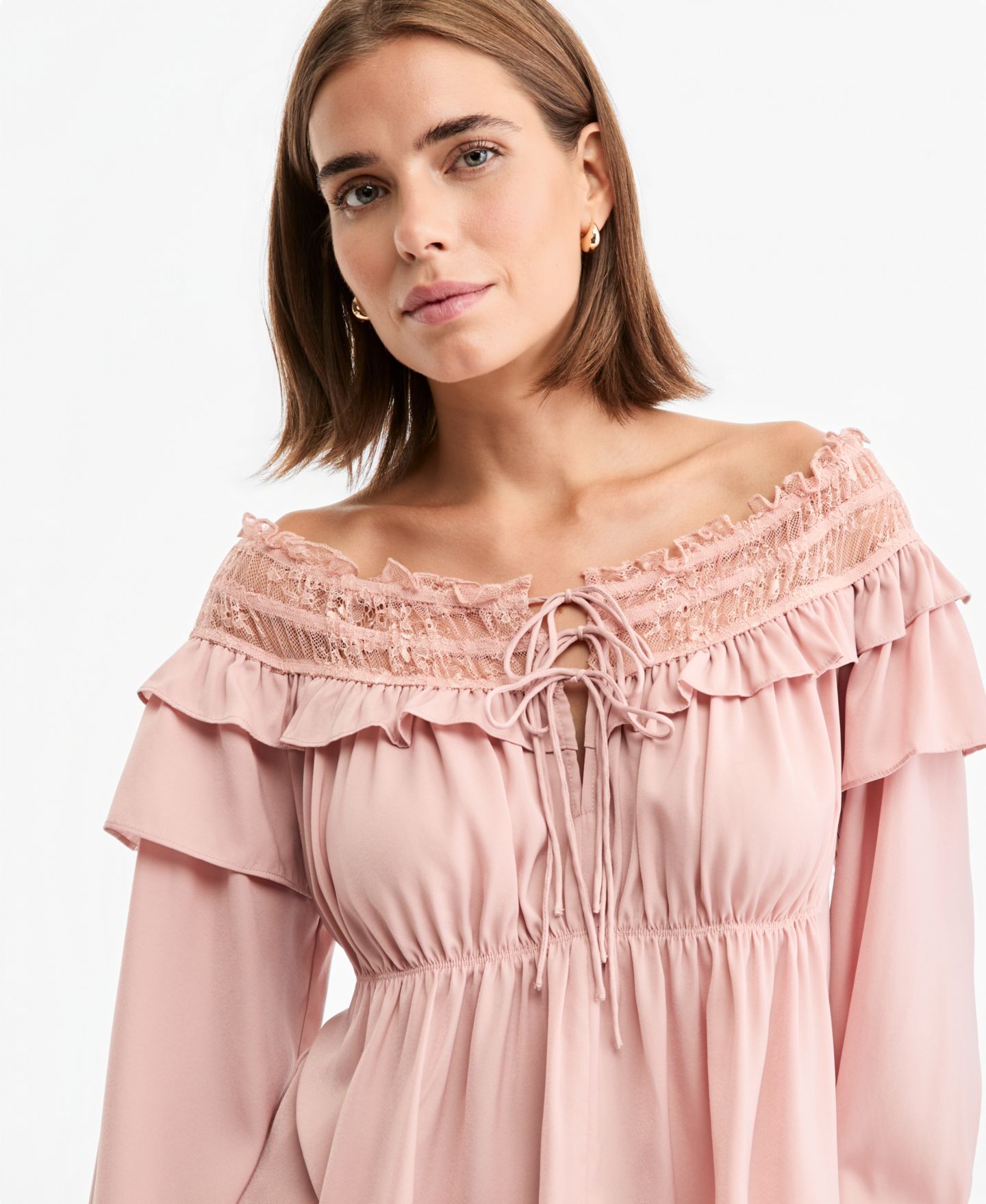 Женская блузка And Now This Petite Off-the-Shoulder Long Bell-Sleeve Ruffled-Trim Blouse, цвет: Розовый пыльный — фото 3