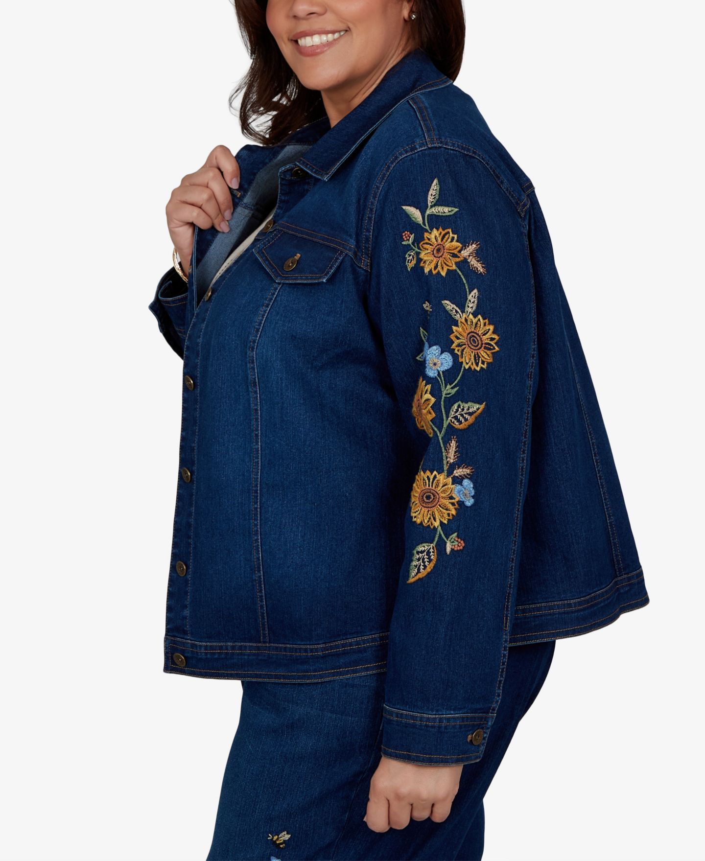 Женская куртка Alfred Dunner Plus Size Floral-Embroidered Denim, цвет: Индиго — фото 4