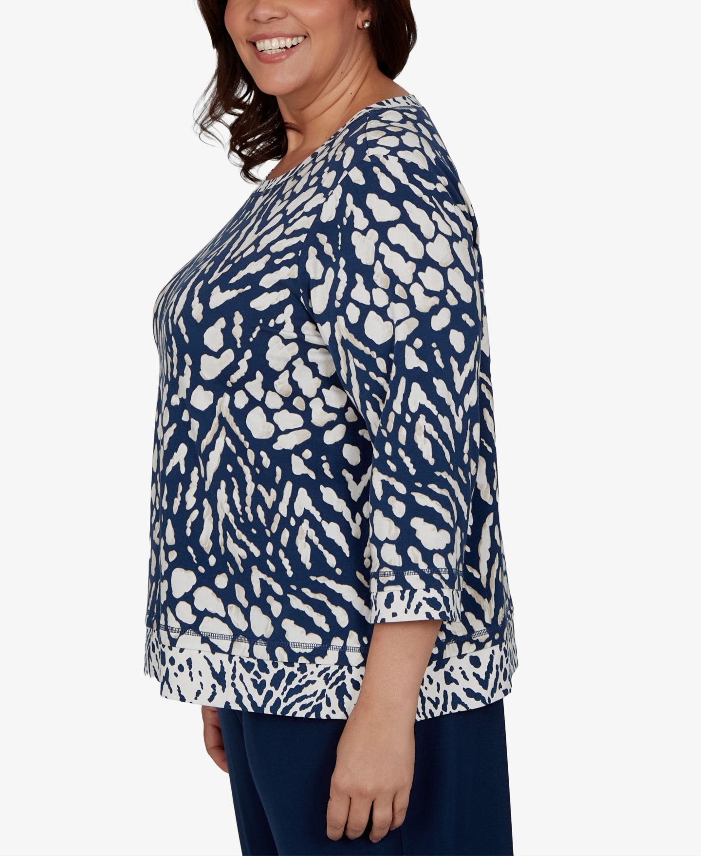 Женская футболка Alfred Dunner Plus Size 3/4-Sleeve Cotton-Blend with Pockets, цвет: Чернильный — фото 4