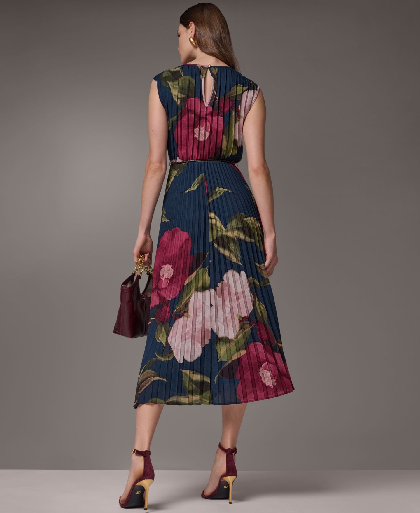 Женское платье Donna Karan New York Cap Sleeve Floral Chiffon A-Line Midi, цвет: Тёмно-синий / Чёрный вишнёвый — фото 7