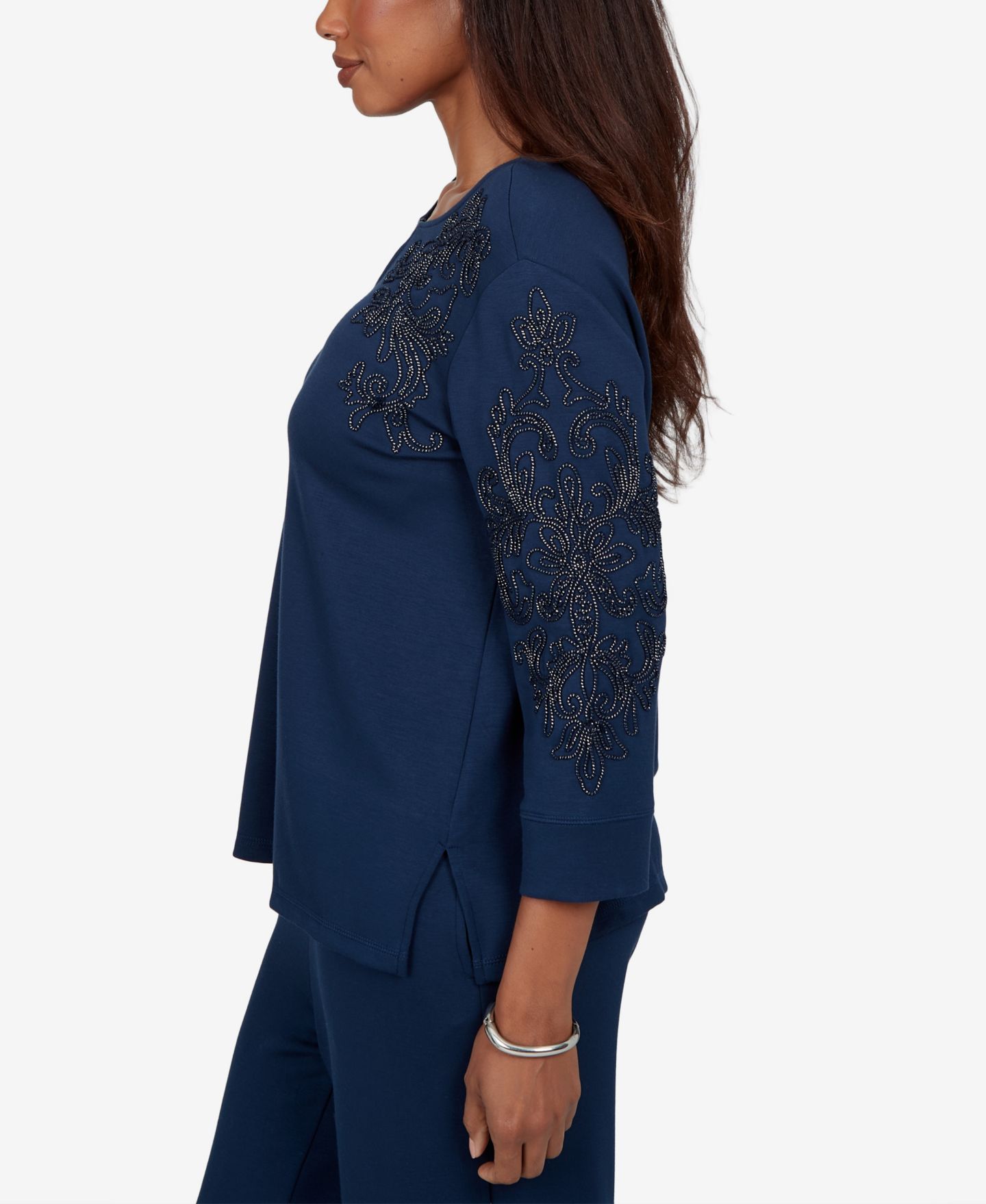 Женский топ Alfred Dunner Petite Embellished Keyhole Neck 3/4-Sleeve, цвет: Чернильный — фото 3