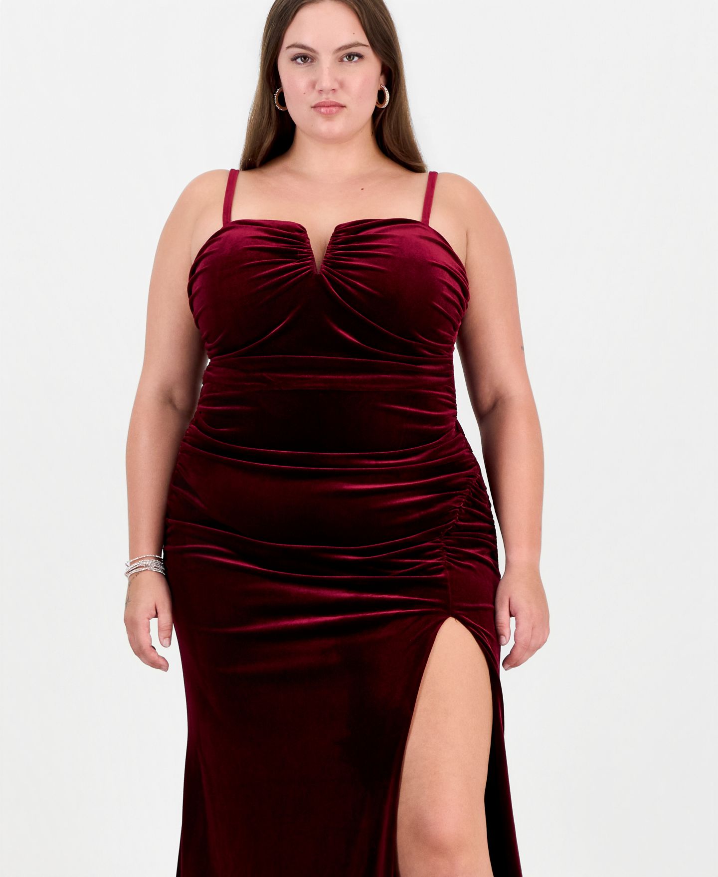 Женское платье City Studios Plus Size Velvet Ruched Sweetheart Neckline Gown, цвет: Каберне — фото 4