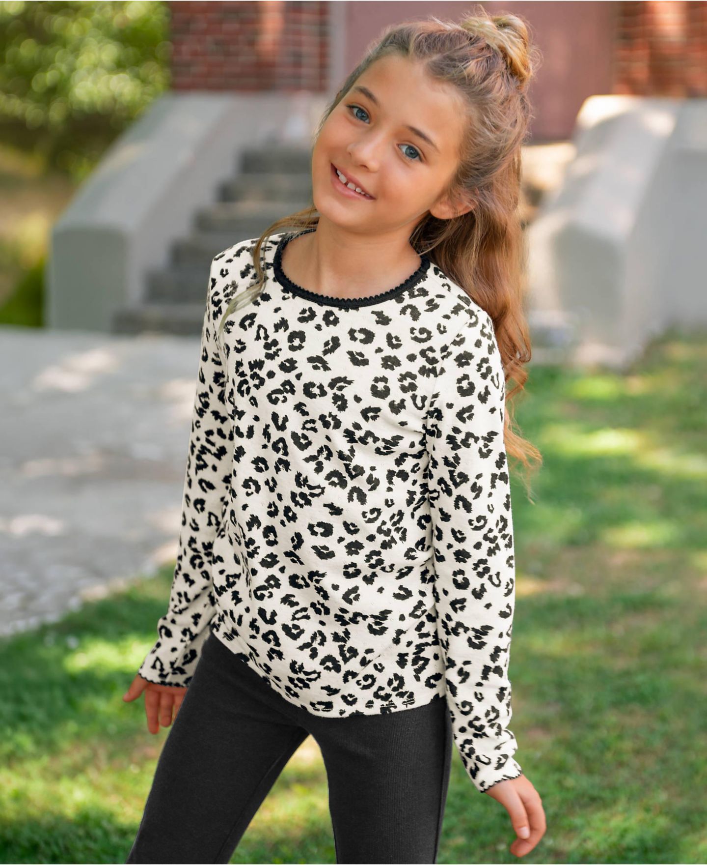 Детская рубашка Lands' End Girls Long Sleeve Pointelle Knit, цвет: Cheetah/Putty — фото 1