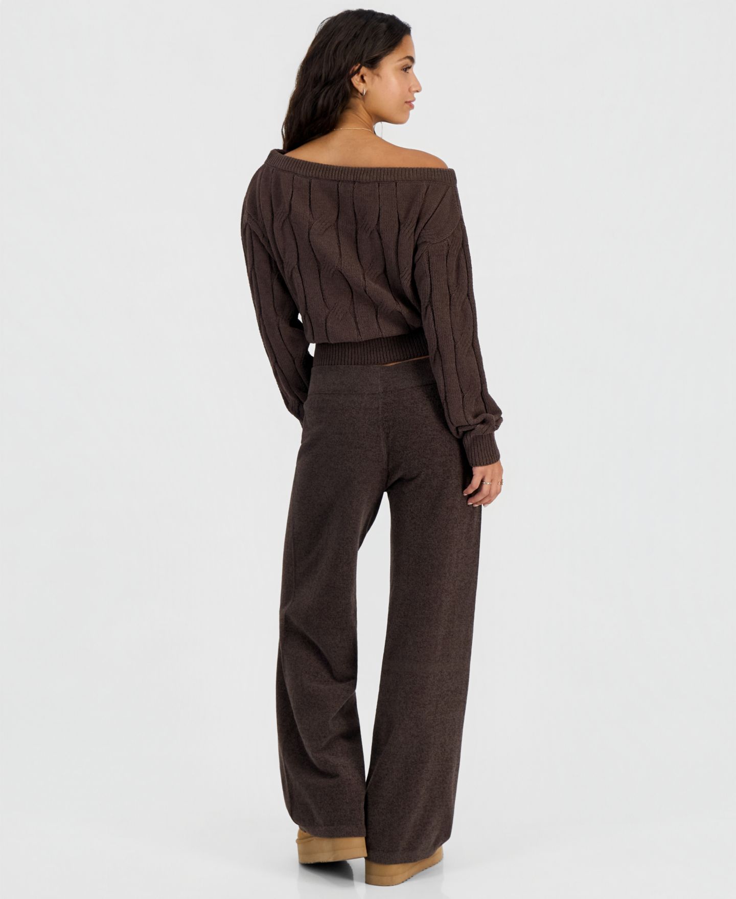 Женские комплекты Hippie Rose Juniors' Chenille Cable-Knit Off-the-Shoulder Slouchy Sweater and Pull-On Wide-Leg Pants, цвет: Ballet Slipper — фото 3