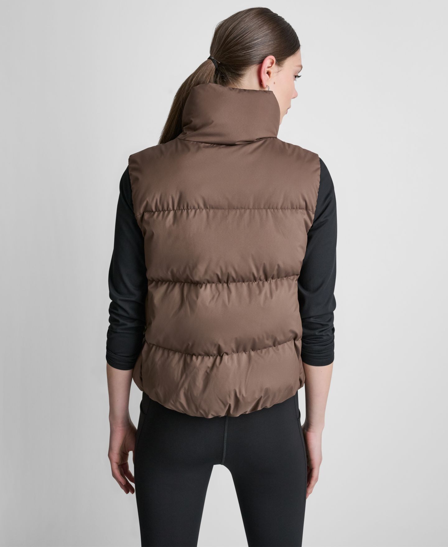 Женский жилет DKNY Sport Mock Neck Puffer Vest, цвет: Чёрный — фото 10