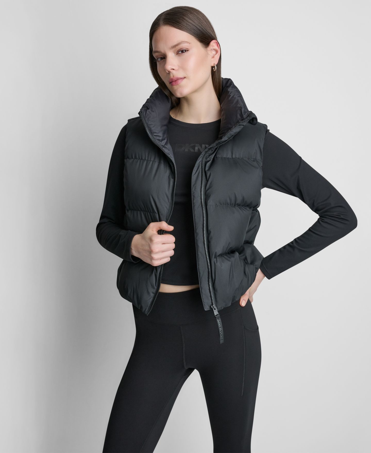 Женский жилет DKNY Sport Mock Neck Puffer Vest, цвет: Чёрный — фото 4