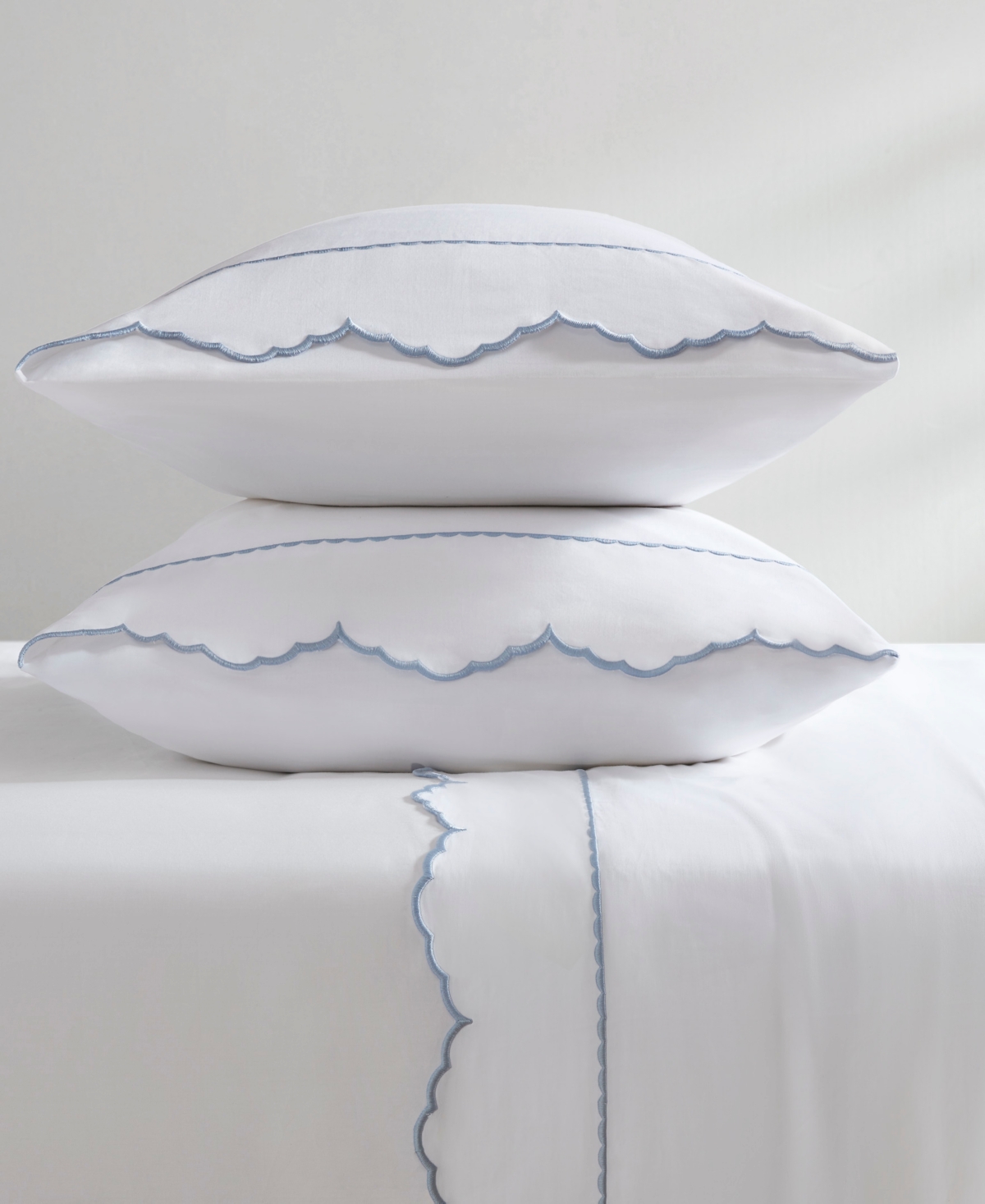 Harbor House Brielle Scalloped Edge 300-Thread Count Cotton 5-Piece Sheet Set, Split King